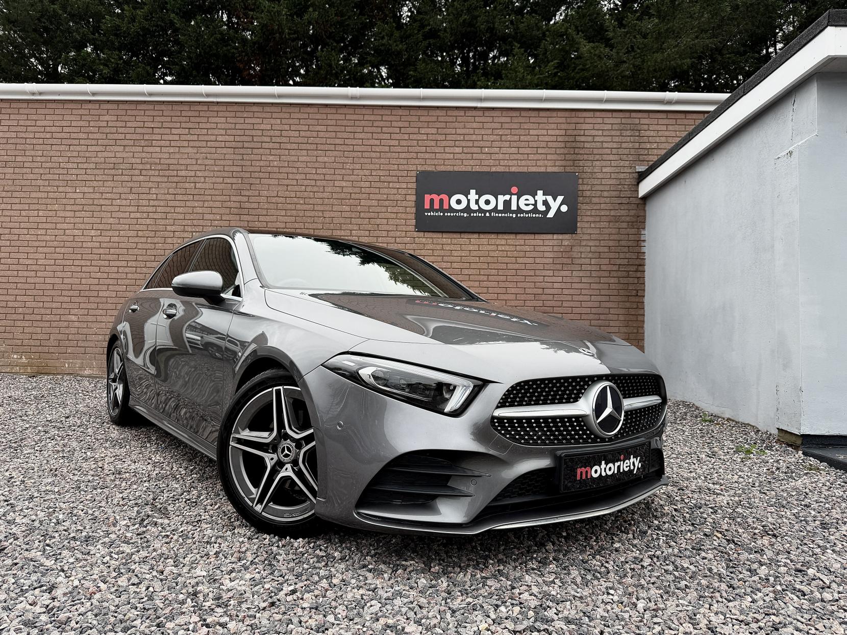 Mercedes-Benz A Class 1.5 A180d AMG Line (Premium Plus) Hatchback 5dr Diesel 7G-DCT Euro 6 (s/s) (116 ps)