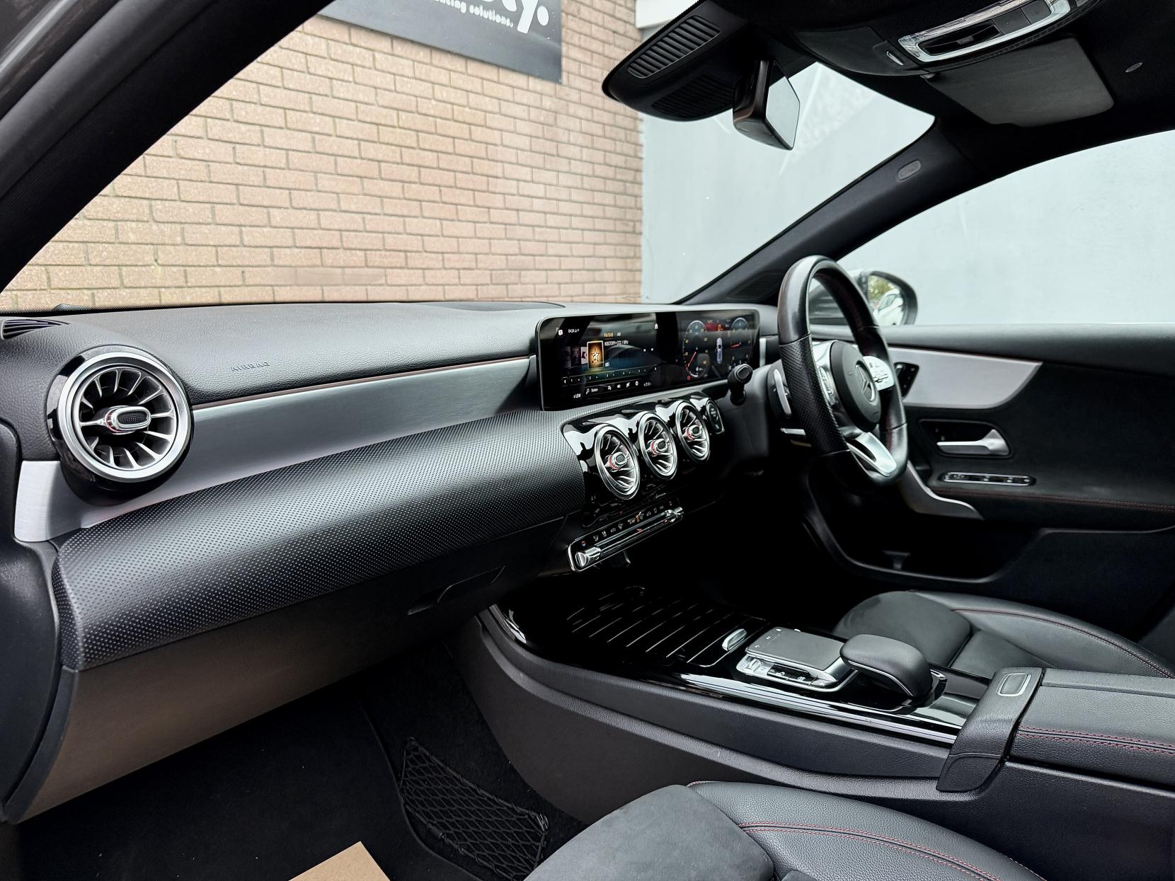 Mercedes-Benz A Class 1.5 A180d AMG Line (Premium Plus) Hatchback 5dr Diesel 7G-DCT Euro 6 (s/s) (116 ps)