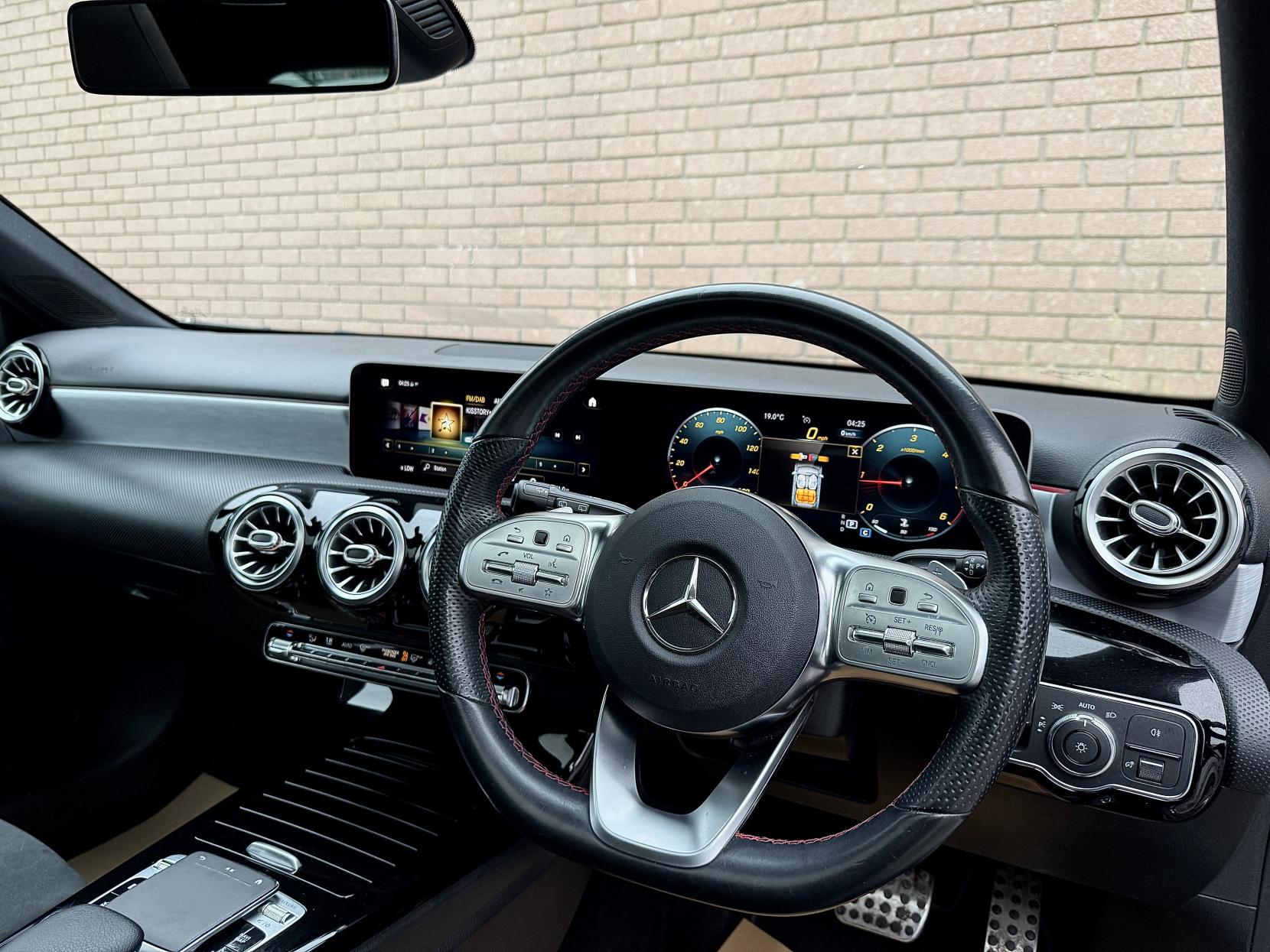 Mercedes-Benz A Class 1.5 A180d AMG Line (Premium Plus) Hatchback 5dr Diesel 7G-DCT Euro 6 (s/s) (116 ps)