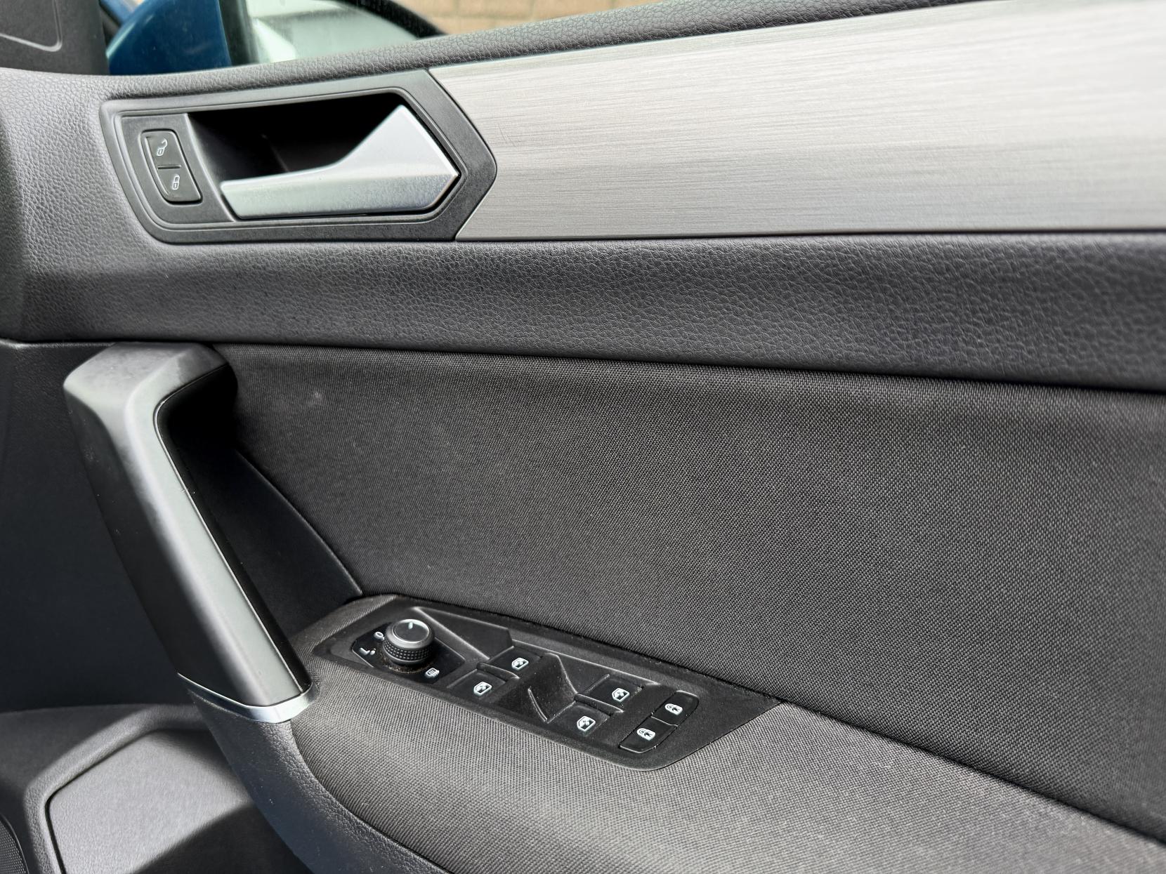 Volkswagen Touran 1.6 TDI BlueMotion Tech SE Family MPV 5dr Diesel DSG Euro 6 (s/s) (115 ps)