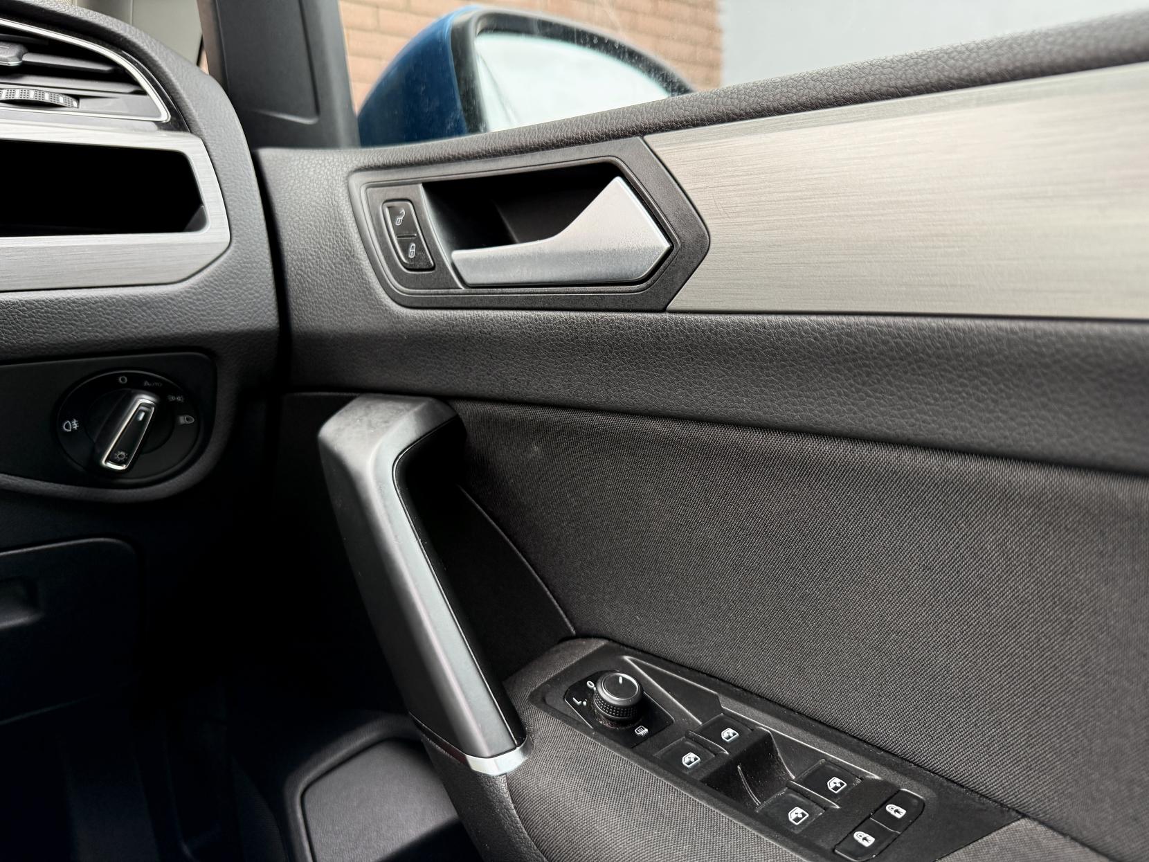 Volkswagen Touran 1.6 TDI BlueMotion Tech SE Family MPV 5dr Diesel DSG Euro 6 (s/s) (115 ps)