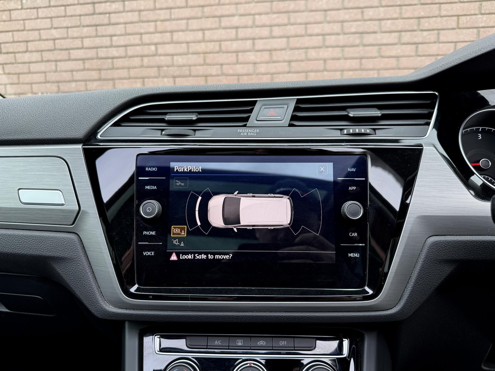 Volkswagen Touran 1.6 TDI BlueMotion Tech SE Family MPV 5dr Diesel DSG Euro 6 (s/s) (115 ps)