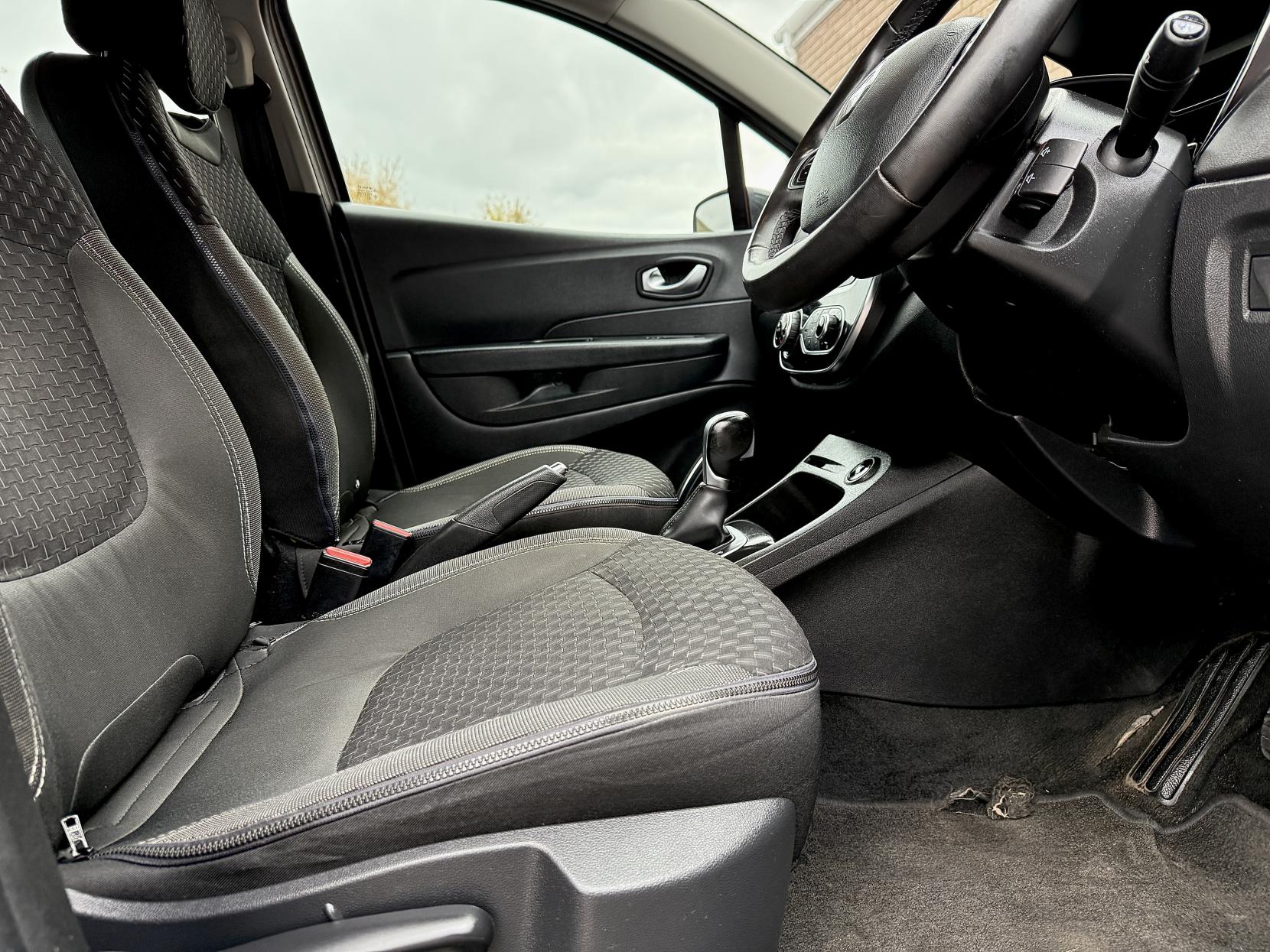 Renault Captur 1.2 TCe ENERGY Dynamique Nav SUV 5dr Petrol EDC Euro 6 (s/s) (120 ps)