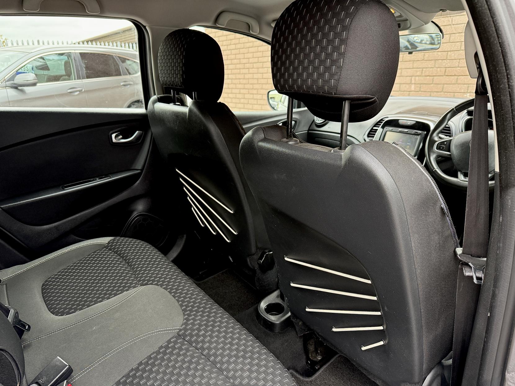 Renault Captur 1.2 TCe ENERGY Dynamique Nav SUV 5dr Petrol EDC Euro 6 (s/s) (120 ps)