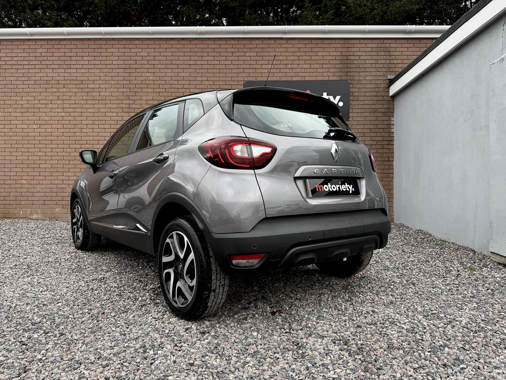 Renault Captur 1.2 TCe ENERGY Dynamique Nav SUV 5dr Petrol EDC Euro 6 (s/s) (120 ps)
