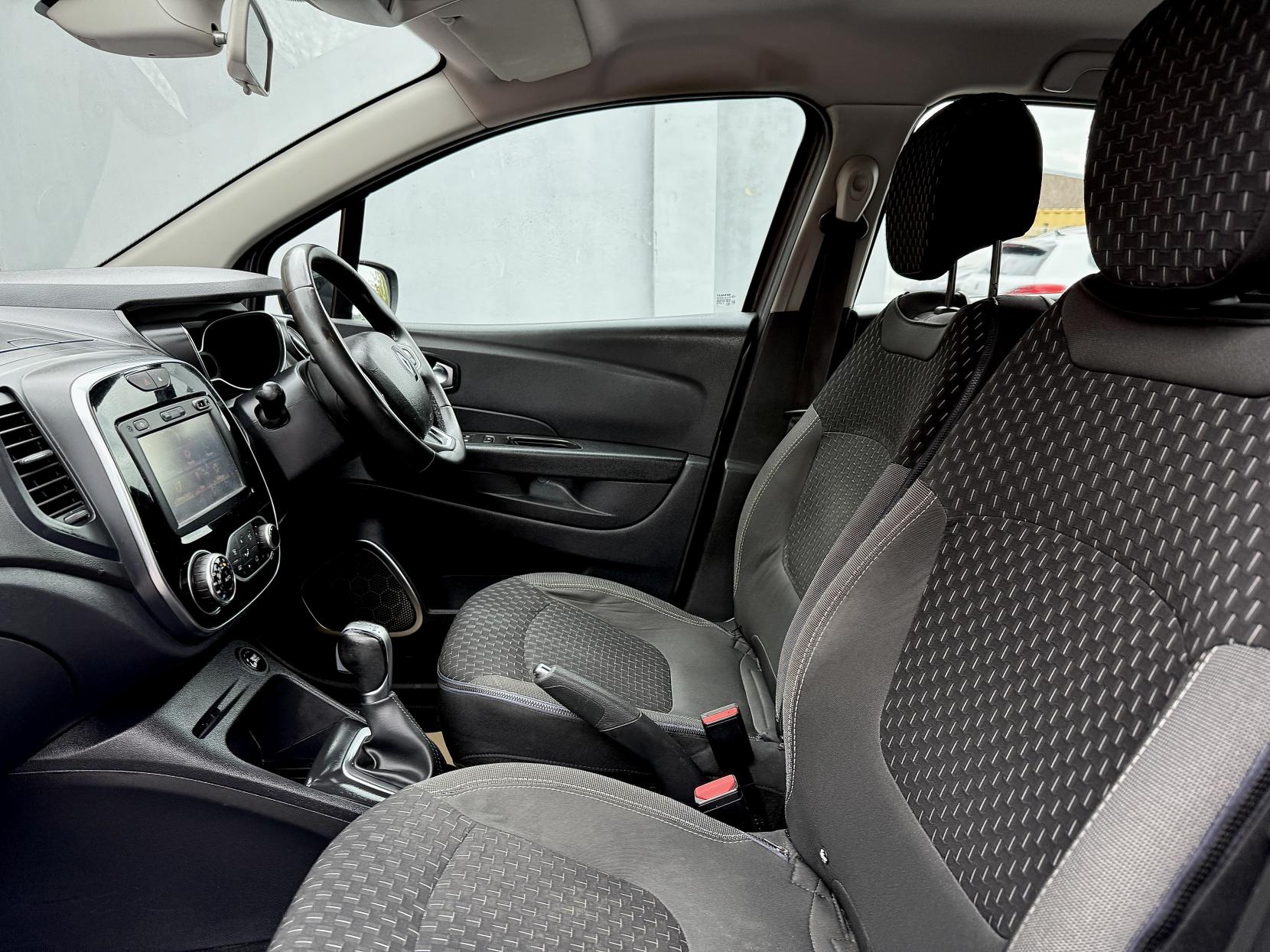 Renault Captur 1.2 TCe ENERGY Dynamique Nav SUV 5dr Petrol EDC Euro 6 (s/s) (120 ps)