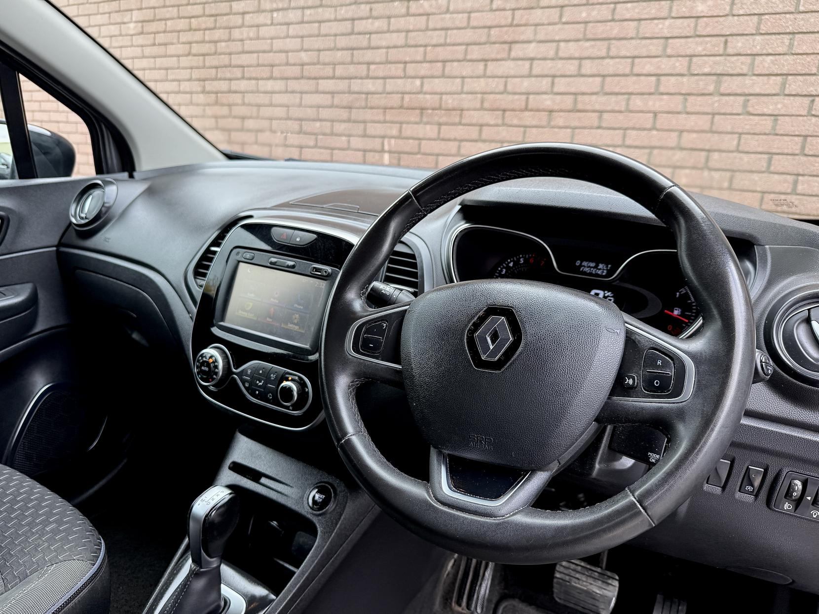 Renault Captur 1.2 TCe ENERGY Dynamique Nav SUV 5dr Petrol EDC Euro 6 (s/s) (120 ps)