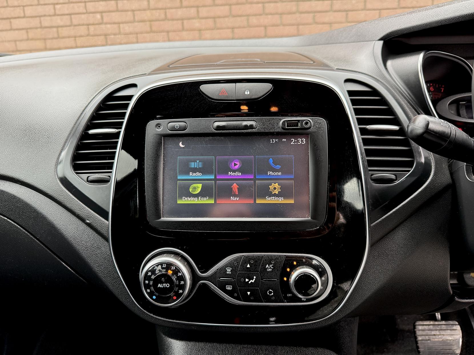 Renault Captur 1.2 TCe ENERGY Dynamique Nav SUV 5dr Petrol EDC Euro 6 (s/s) (120 ps)
