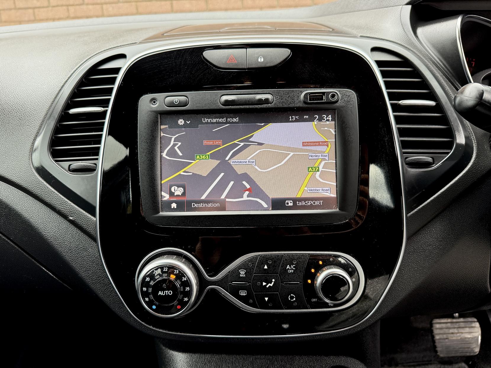Renault Captur 1.2 TCe ENERGY Dynamique Nav SUV 5dr Petrol EDC Euro 6 (s/s) (120 ps)