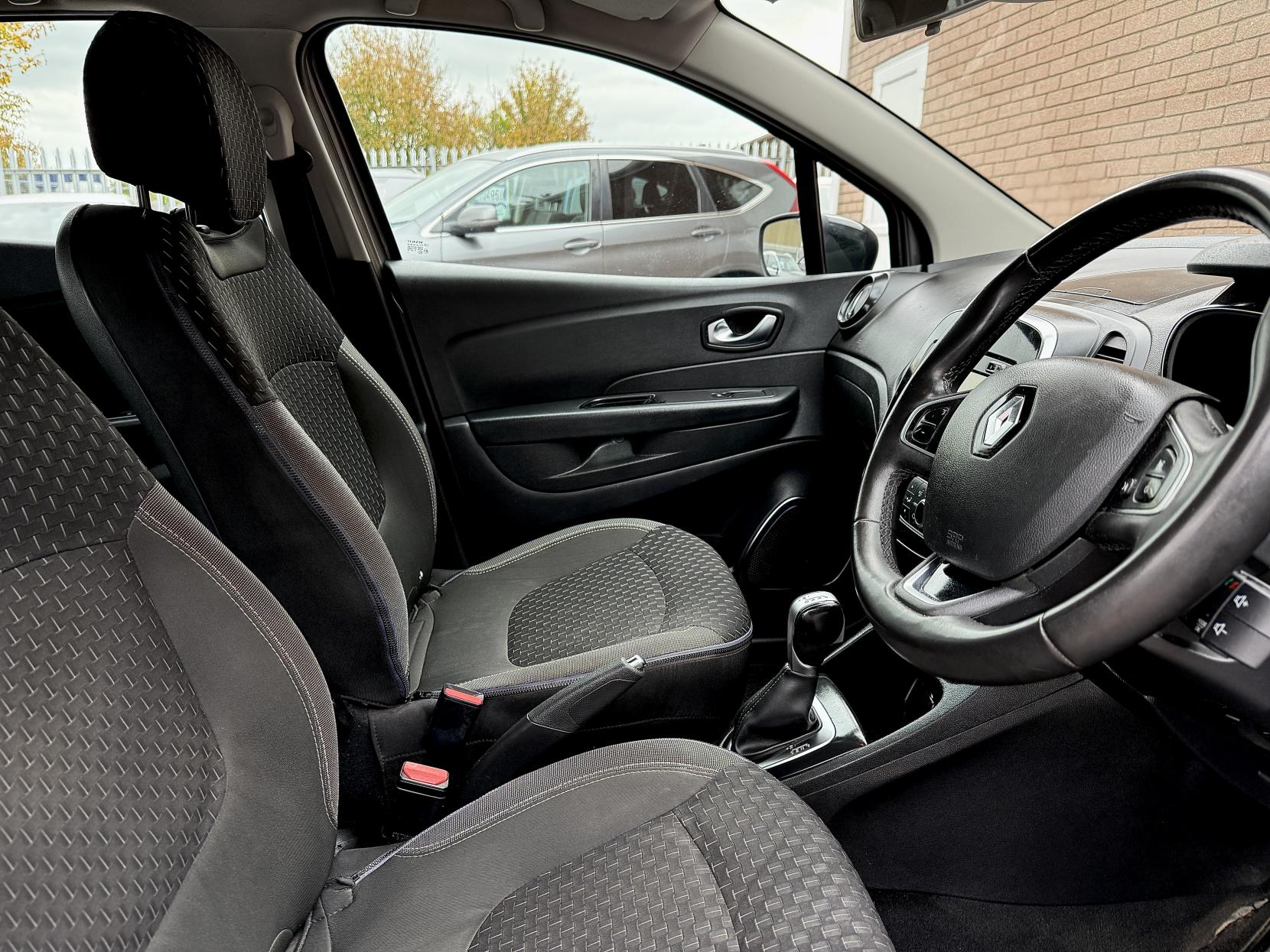 Renault Captur 1.2 TCe ENERGY Dynamique Nav SUV 5dr Petrol EDC Euro 6 (s/s) (120 ps)