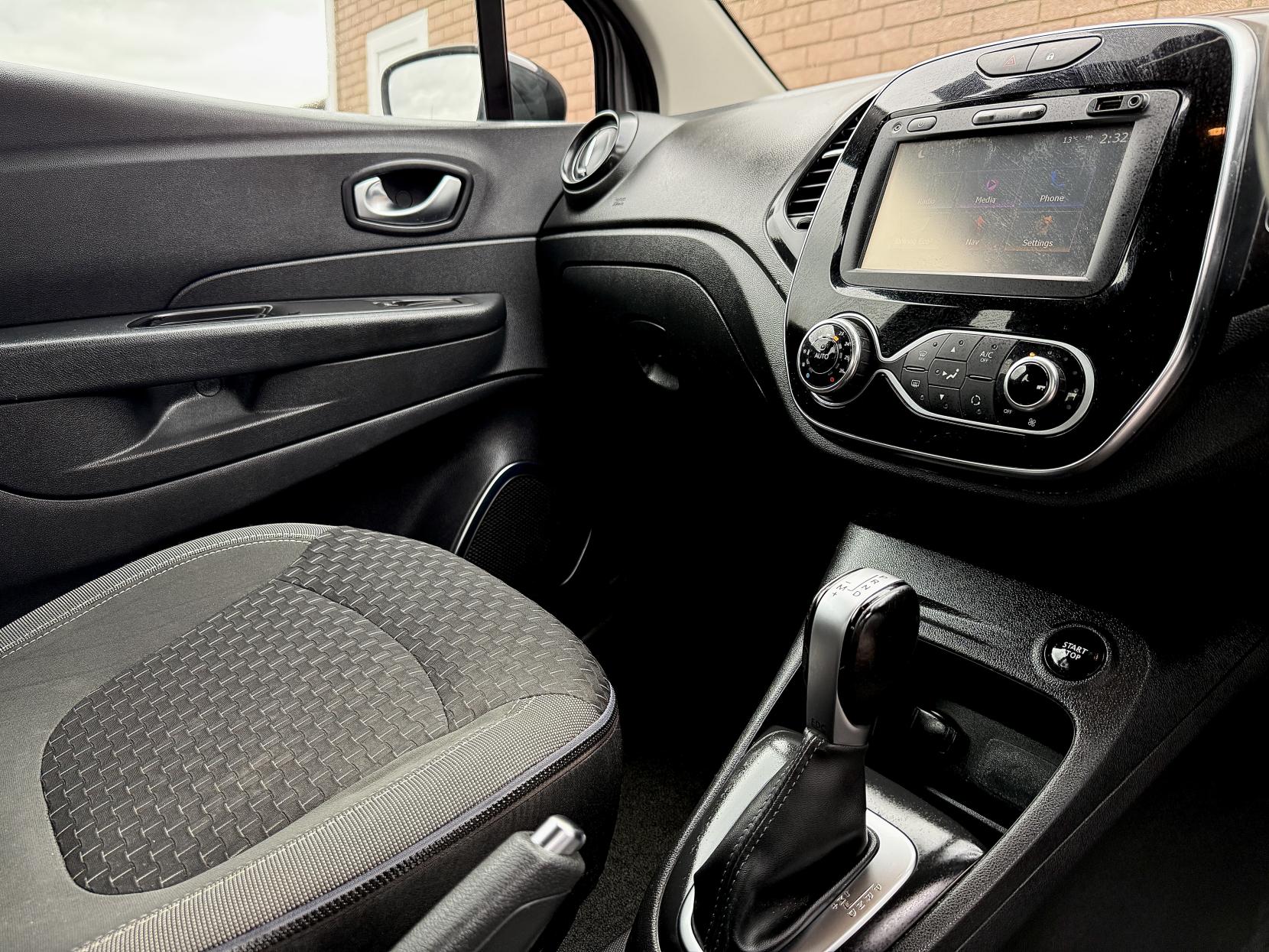 Renault Captur 1.2 TCe ENERGY Dynamique Nav SUV 5dr Petrol EDC Euro 6 (s/s) (120 ps)