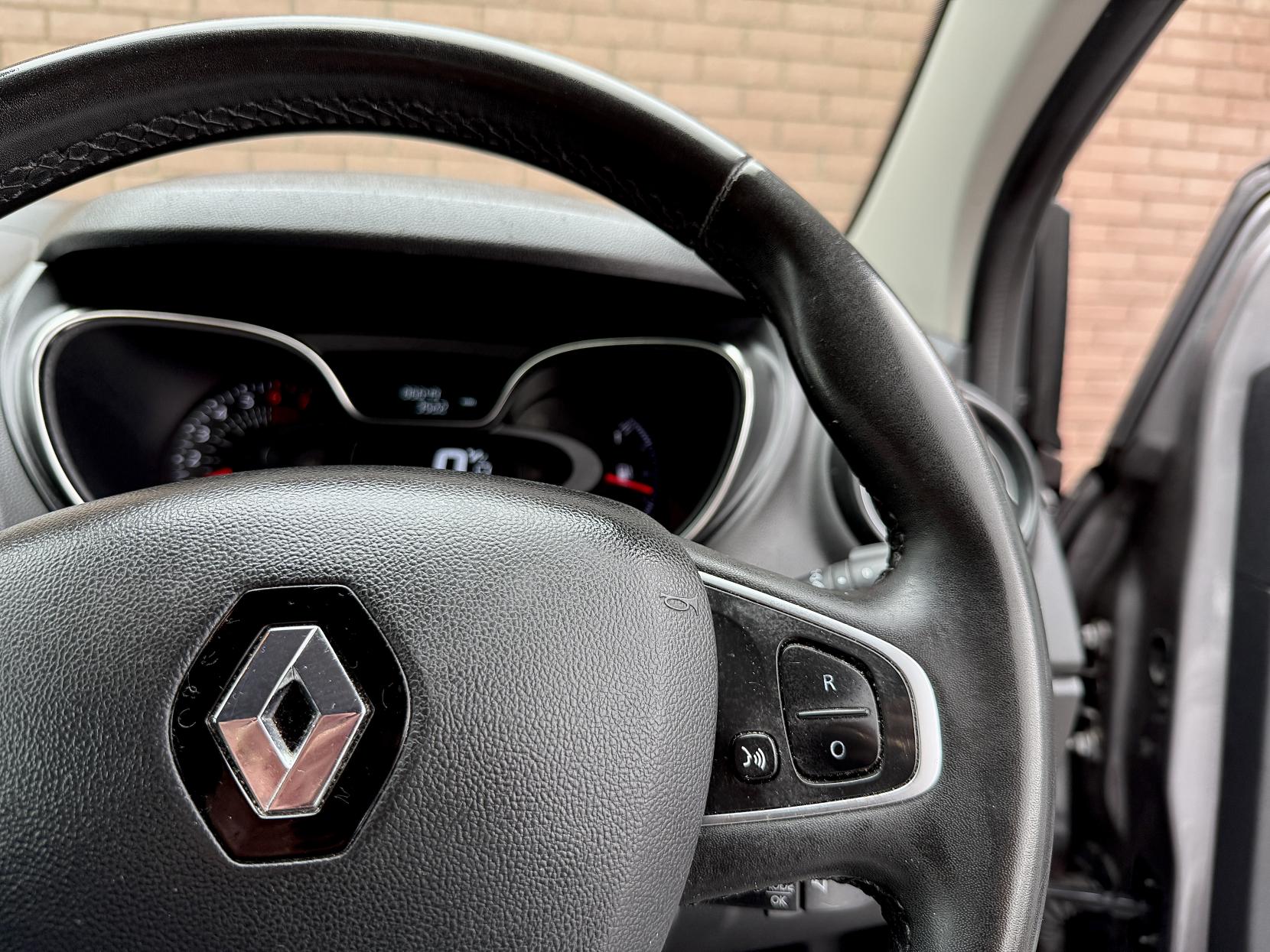 Renault Captur 1.2 TCe ENERGY Dynamique Nav SUV 5dr Petrol EDC Euro 6 (s/s) (120 ps)