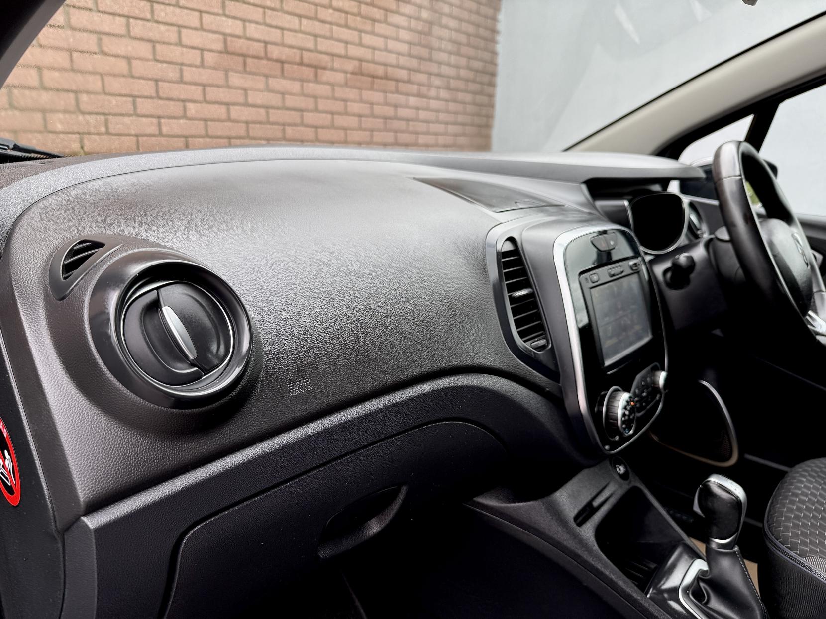 Renault Captur 1.2 TCe ENERGY Dynamique Nav SUV 5dr Petrol EDC Euro 6 (s/s) (120 ps)