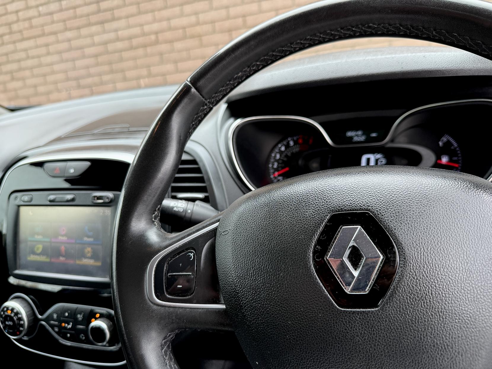 Renault Captur 1.2 TCe ENERGY Dynamique Nav SUV 5dr Petrol EDC Euro 6 (s/s) (120 ps)