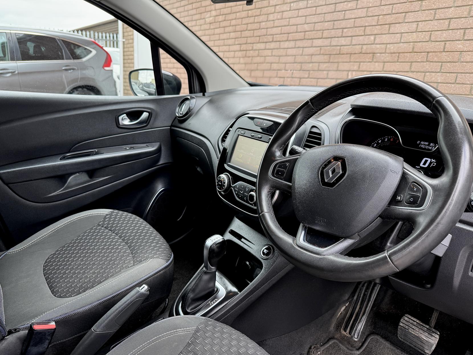 Renault Captur 1.2 TCe ENERGY Dynamique Nav SUV 5dr Petrol EDC Euro 6 (s/s) (120 ps)