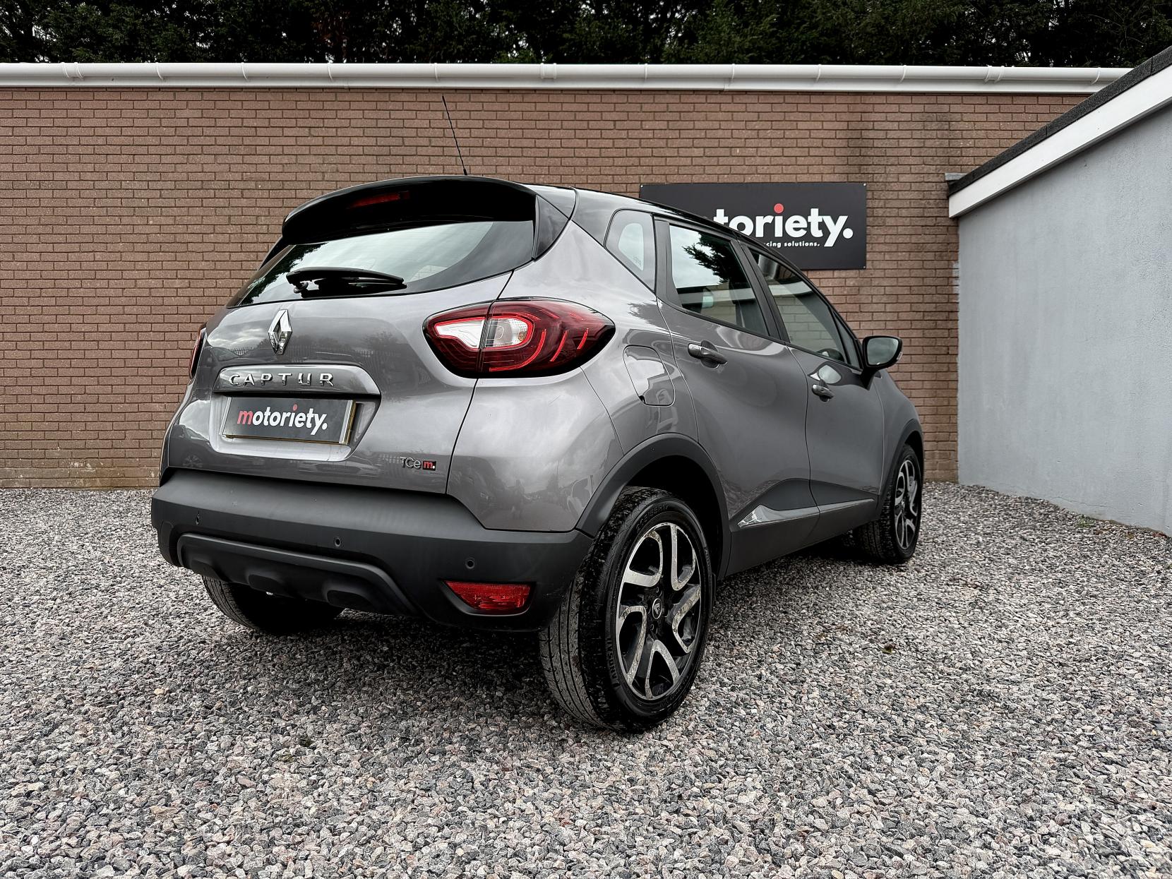 Renault Captur 1.2 TCe ENERGY Dynamique Nav SUV 5dr Petrol EDC Euro 6 (s/s) (120 ps)