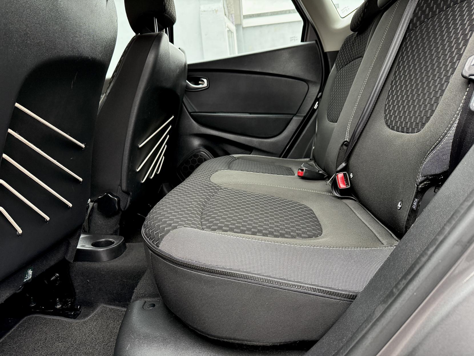 Renault Captur 1.2 TCe ENERGY Dynamique Nav SUV 5dr Petrol EDC Euro 6 (s/s) (120 ps)