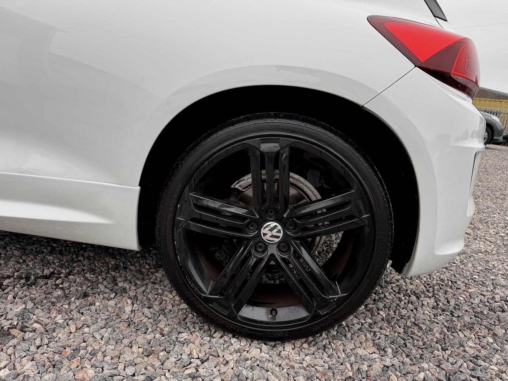 Volkswagen Scirocco 2.0 TDI BlueMotion Tech R-Line Hatchback 3dr Diesel DSG Euro 6 (s/s) (150 ps)