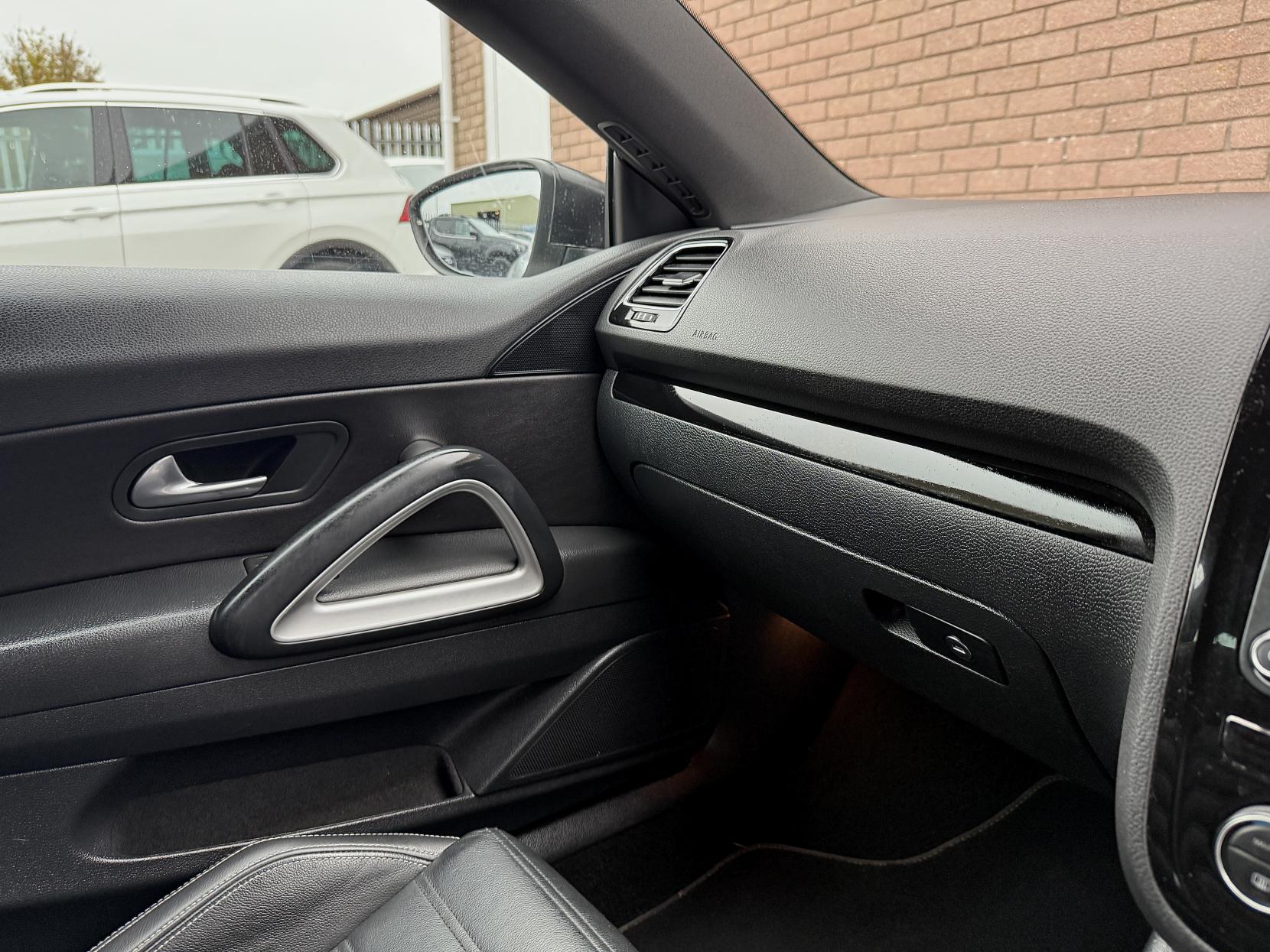 Volkswagen Scirocco 2.0 TDI BlueMotion Tech R-Line Hatchback 3dr Diesel DSG Euro 6 (s/s) (150 ps)