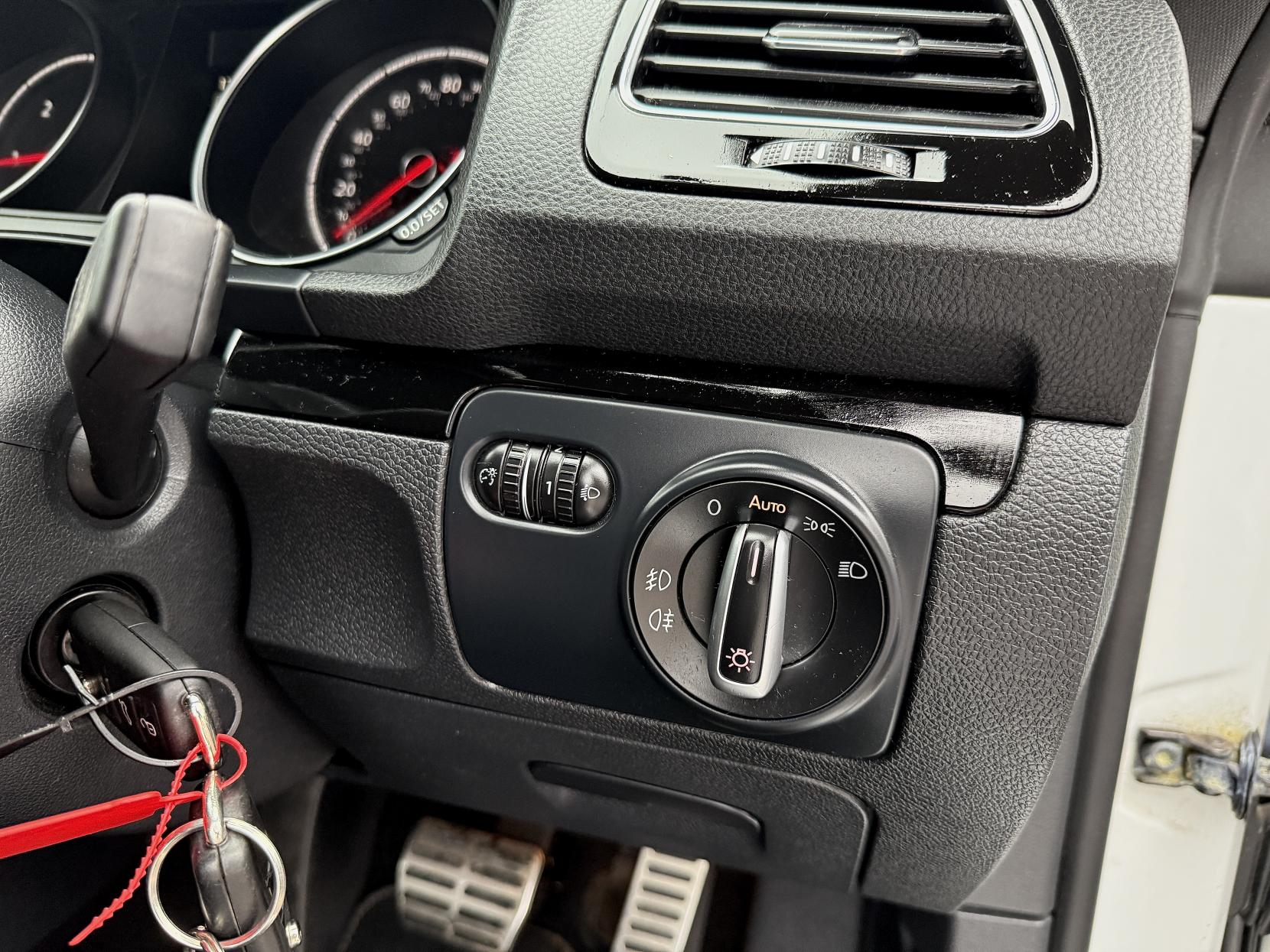 Volkswagen Scirocco 2.0 TDI BlueMotion Tech R-Line Hatchback 3dr Diesel DSG Euro 6 (s/s) (150 ps)