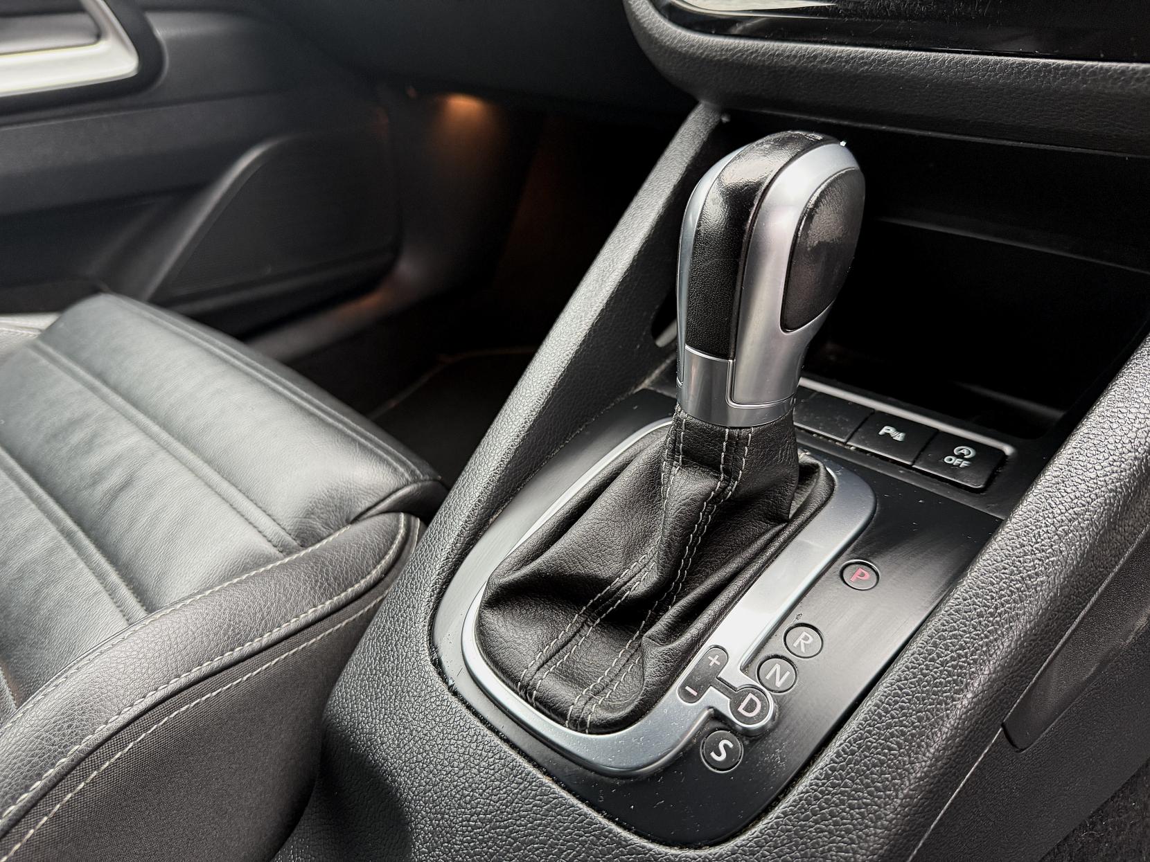 Volkswagen Scirocco 2.0 TDI BlueMotion Tech R-Line Hatchback 3dr Diesel DSG Euro 6 (s/s) (150 ps)