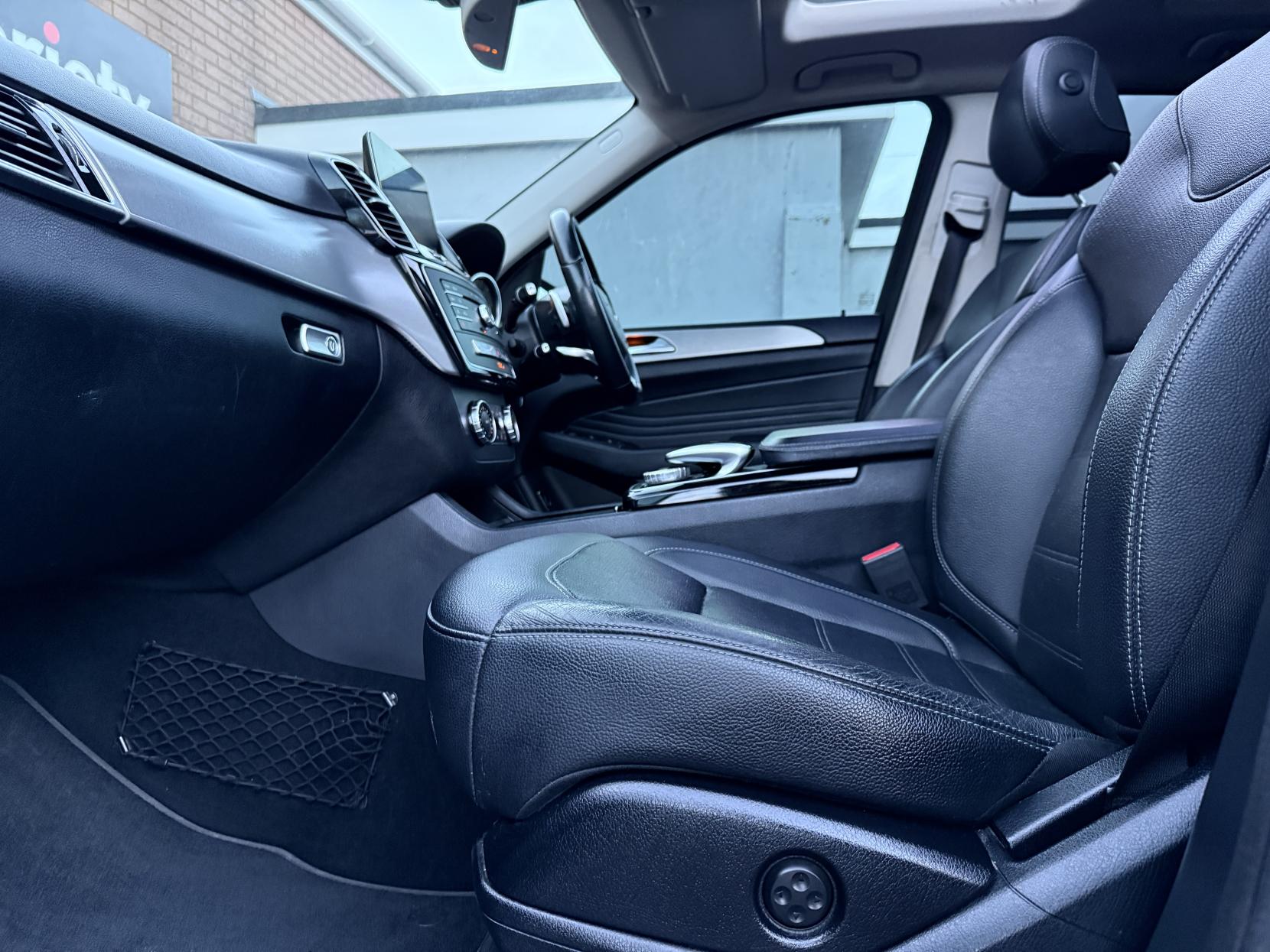 Mercedes-Benz GLE 2.1 GLE250d AMG Line (Premium) SUV 5dr Diesel G-Tronic 4MATIC Euro 6 (s/s) (204 ps)