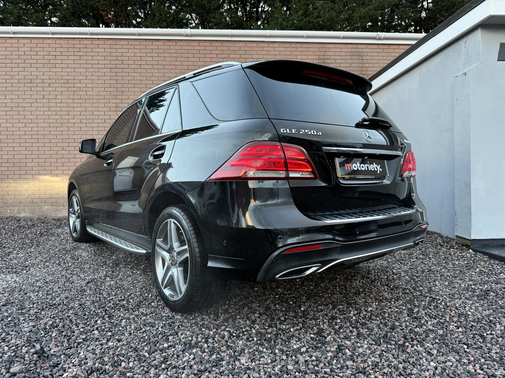 Mercedes-Benz GLE 2.1 GLE250d AMG Line (Premium) SUV 5dr Diesel G-Tronic 4MATIC Euro 6 (s/s) (204 ps)