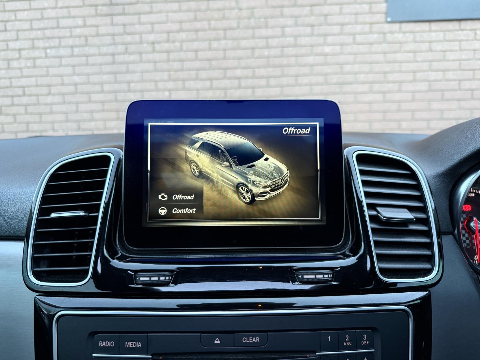 Mercedes-Benz GLE 2.1 GLE250d AMG Line (Premium) SUV 5dr Diesel G-Tronic 4MATIC Euro 6 (s/s) (204 ps)