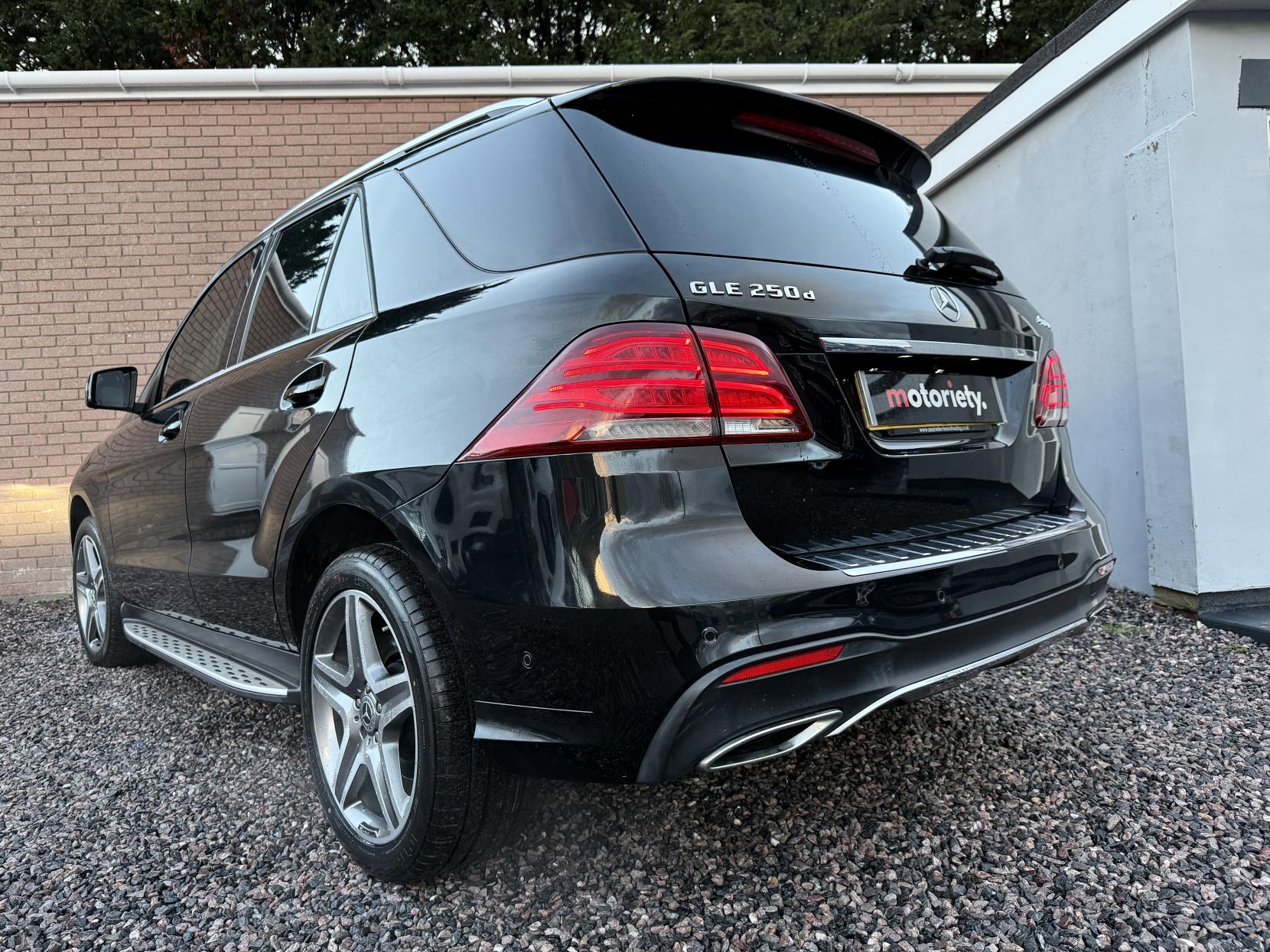 Mercedes-Benz GLE 2.1 GLE250d AMG Line (Premium) SUV 5dr Diesel G-Tronic 4MATIC Euro 6 (s/s) (204 ps)