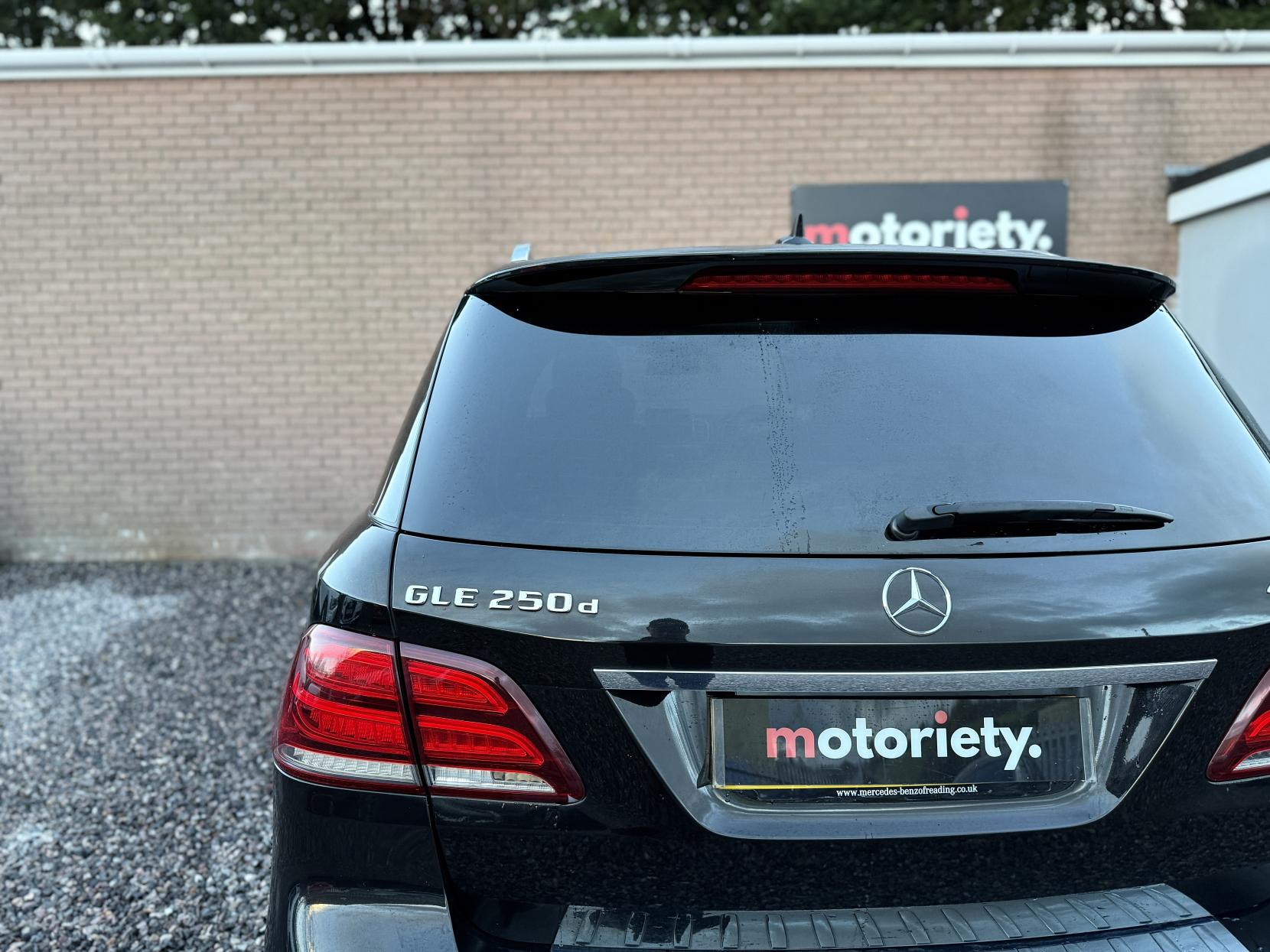 Mercedes-Benz GLE 2.1 GLE250d AMG Line (Premium) SUV 5dr Diesel G-Tronic 4MATIC Euro 6 (s/s) (204 ps)
