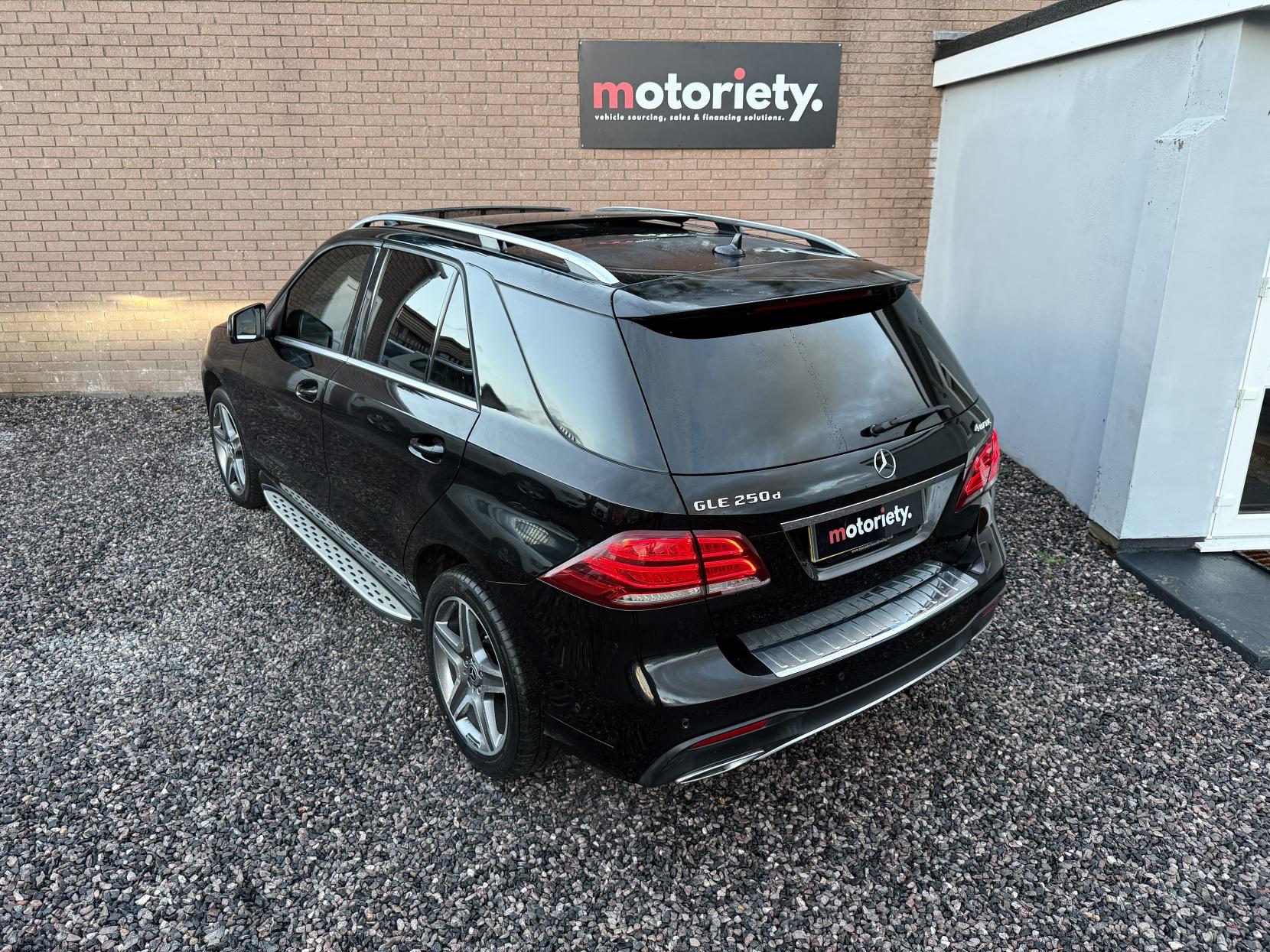 Mercedes-Benz GLE 2.1 GLE250d AMG Line (Premium) SUV 5dr Diesel G-Tronic 4MATIC Euro 6 (s/s) (204 ps)