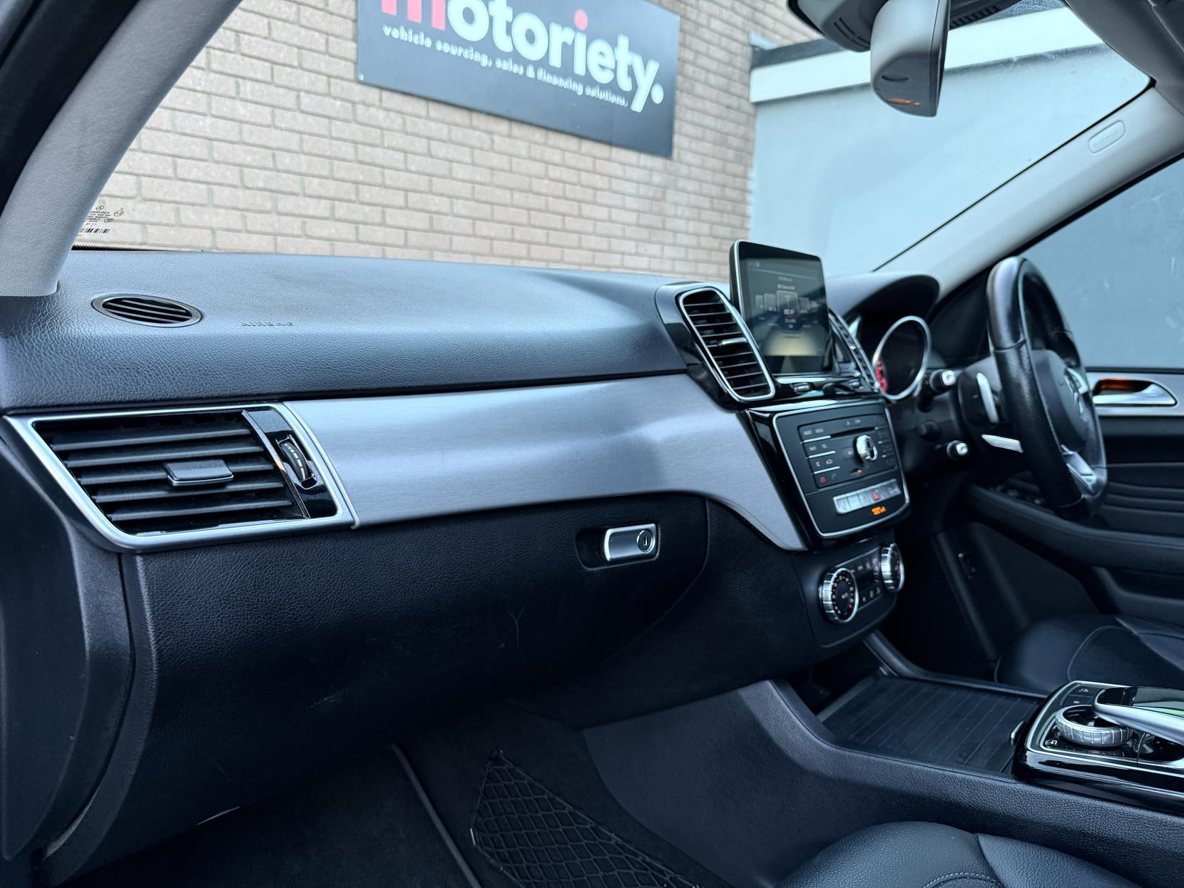 Mercedes-Benz GLE 2.1 GLE250d AMG Line (Premium) SUV 5dr Diesel G-Tronic 4MATIC Euro 6 (s/s) (204 ps)