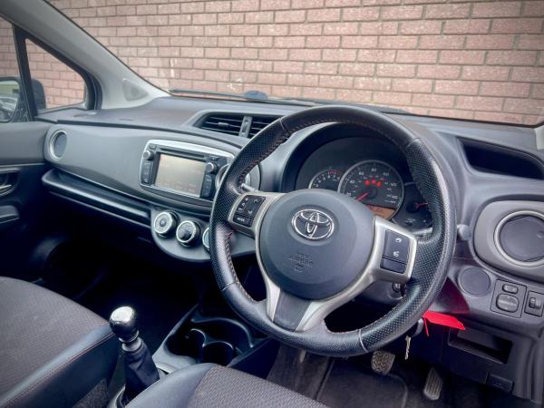 Toyota Yaris 1.33 Dual VVT-i SR Hatchback 5dr Petrol Manual Euro 5 (s/s) (101 ps)