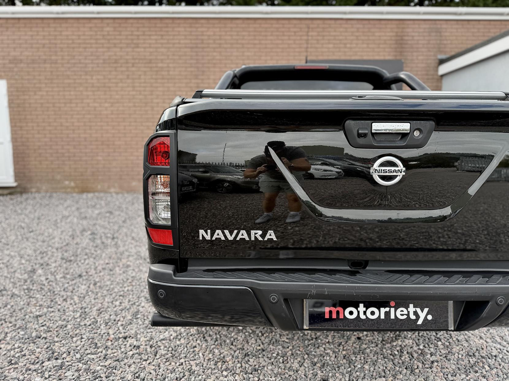 Nissan Navara 2.3 dCi N-Guard Pickup Double Cab 4dr Diesel Auto 4WD Euro 6 (190 ps)