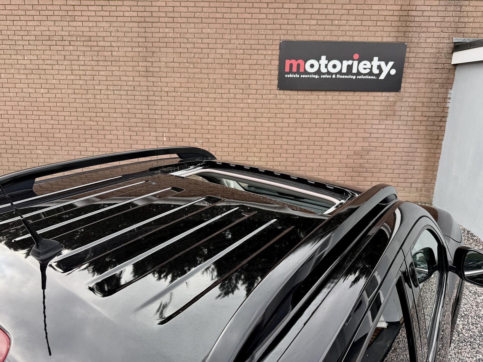 Nissan Navara 2.3 dCi N-Guard Pickup Double Cab 4dr Diesel Auto 4WD Euro 6 (190 ps)
