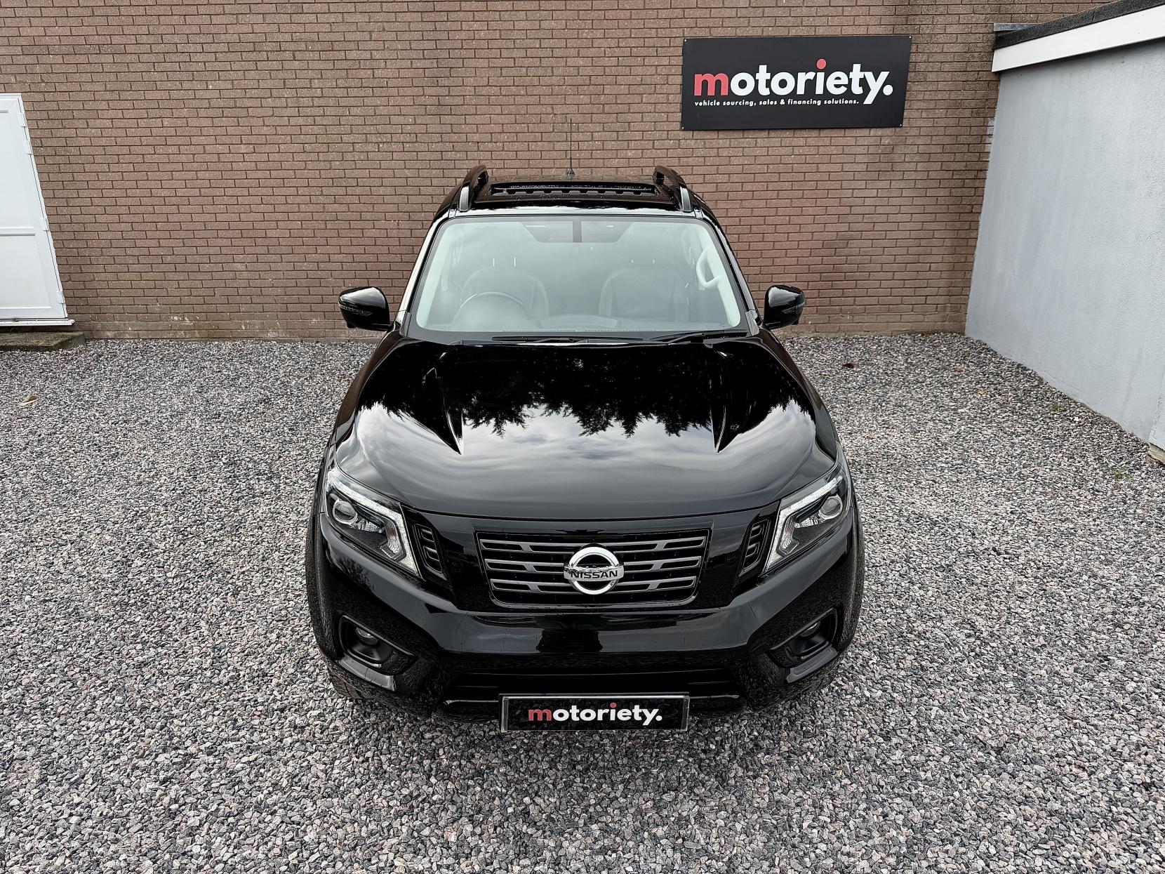 Nissan Navara 2.3 dCi N-Guard Pickup Double Cab 4dr Diesel Auto 4WD Euro 6 (190 ps)