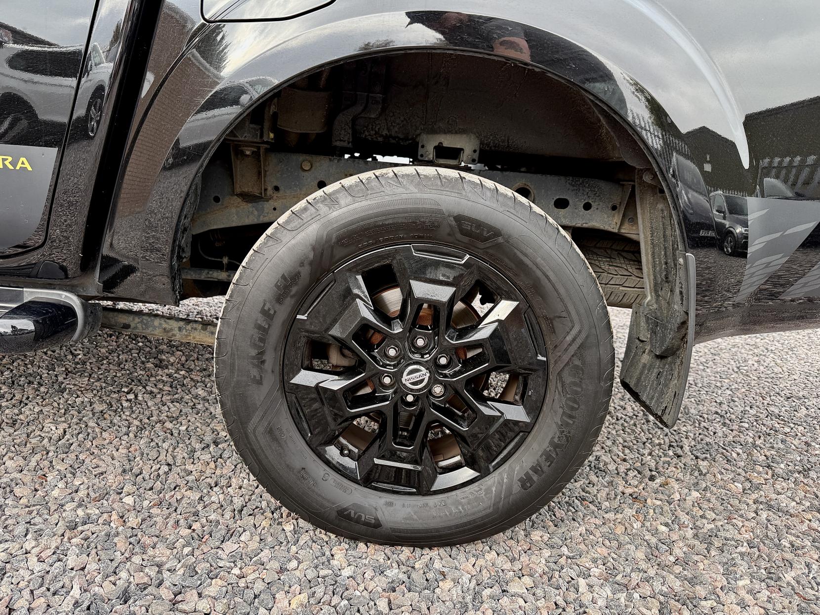 Nissan Navara 2.3 dCi N-Guard Pickup Double Cab 4dr Diesel Auto 4WD Euro 6 (190 ps)