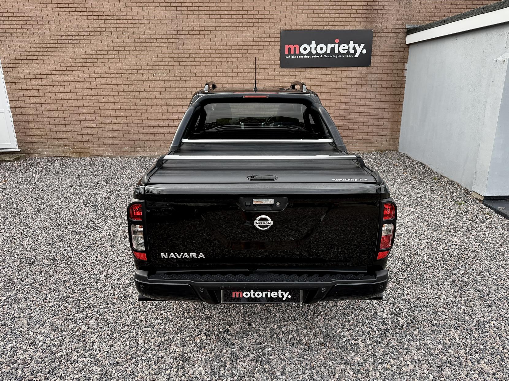 Nissan Navara 2.3 dCi N-Guard Pickup Double Cab 4dr Diesel Auto 4WD Euro 6 (190 ps)