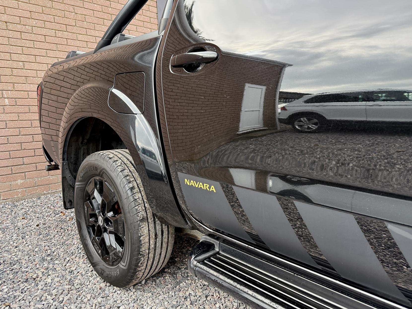 Nissan Navara 2.3 dCi N-Guard Pickup Double Cab 4dr Diesel Auto 4WD Euro 6 (190 ps)