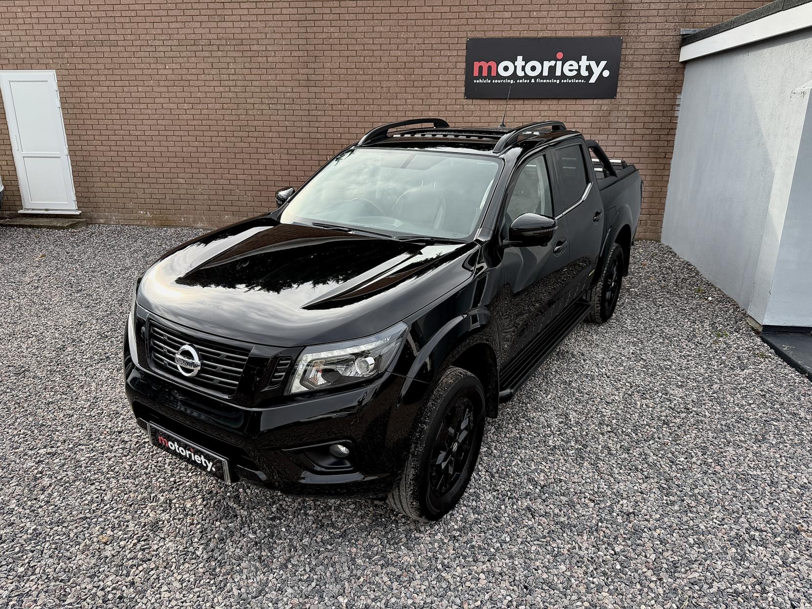 Nissan Navara 2.3 dCi N-Guard Pickup Double Cab 4dr Diesel Auto 4WD Euro 6 (190 ps)