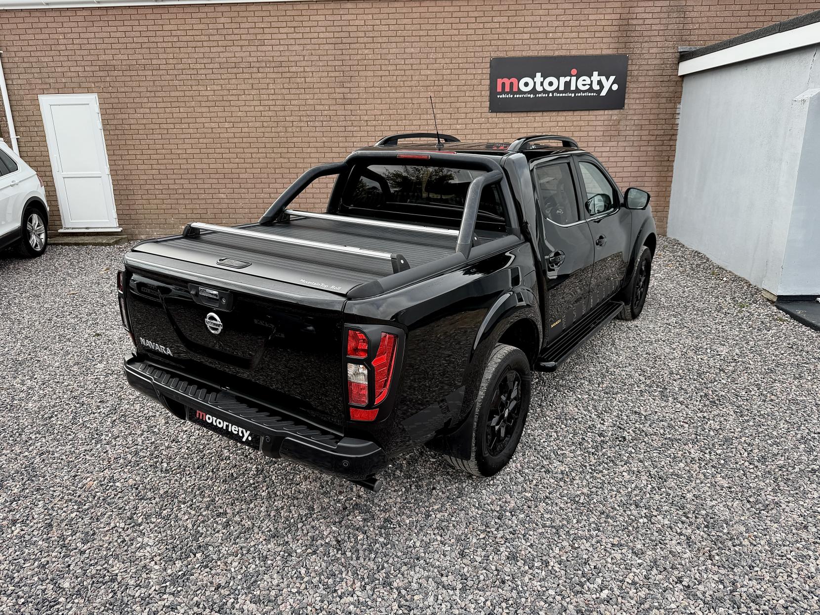 Nissan Navara 2.3 dCi N-Guard Pickup Double Cab 4dr Diesel Auto 4WD Euro 6 (190 ps)