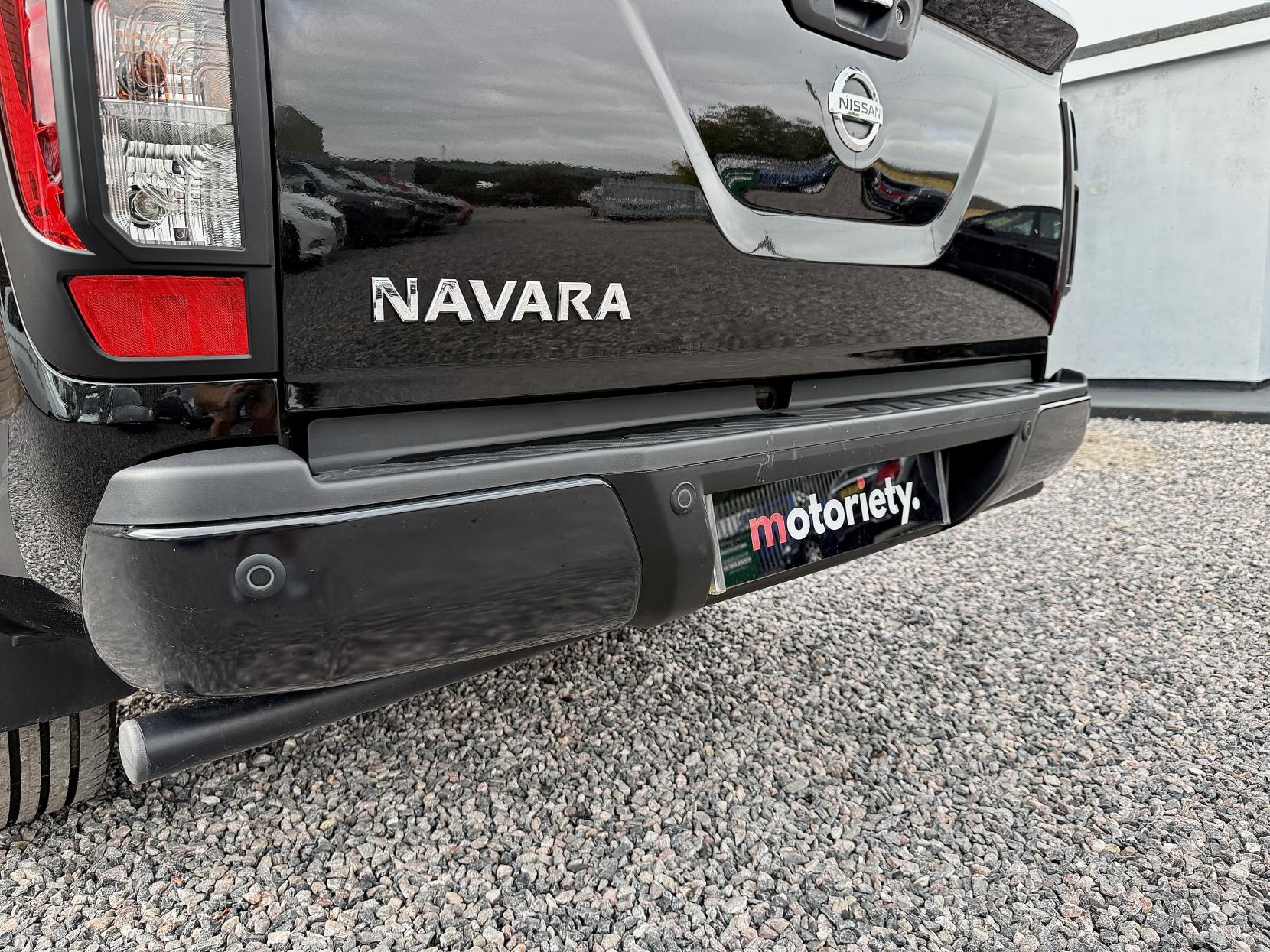 Nissan Navara 2.3 dCi N-Guard Pickup Double Cab 4dr Diesel Auto 4WD Euro 6 (190 ps)