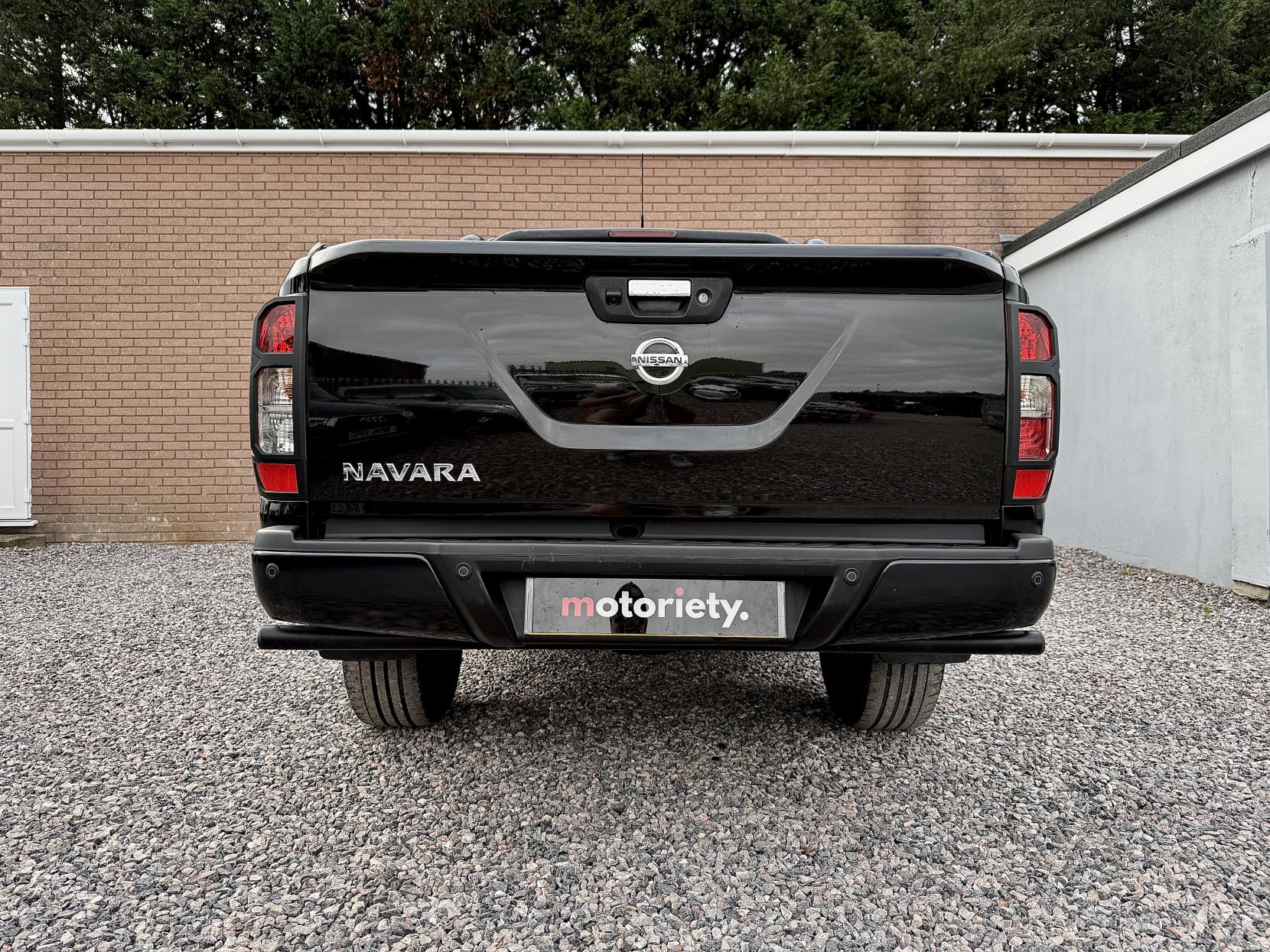 Nissan Navara 2.3 dCi N-Guard Pickup Double Cab 4dr Diesel Auto 4WD Euro 6 (190 ps)