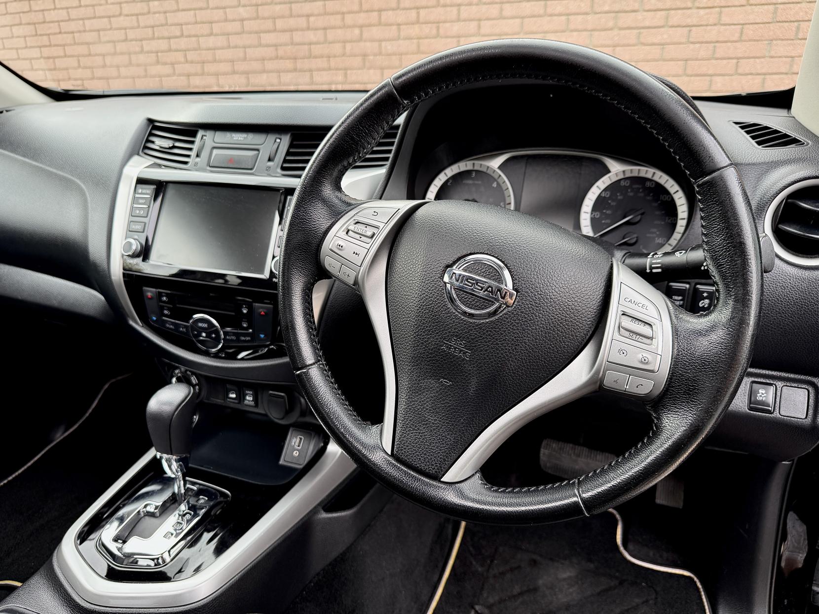 Nissan Navara 2.3 dCi N-Guard Pickup Double Cab 4dr Diesel Auto 4WD Euro 6 (190 ps)
