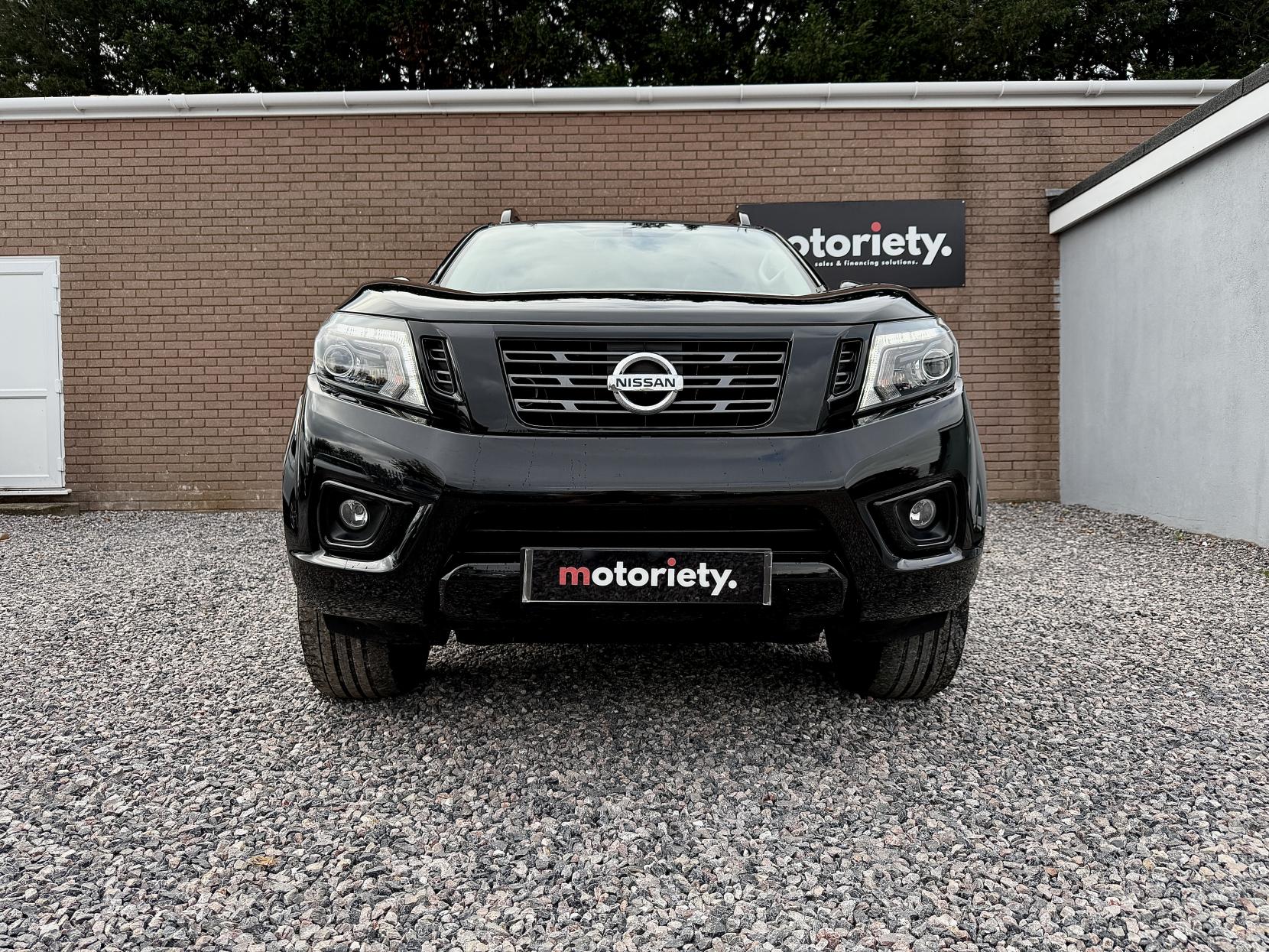 Nissan Navara 2.3 dCi N-Guard Pickup Double Cab 4dr Diesel Auto 4WD Euro 6 (190 ps)