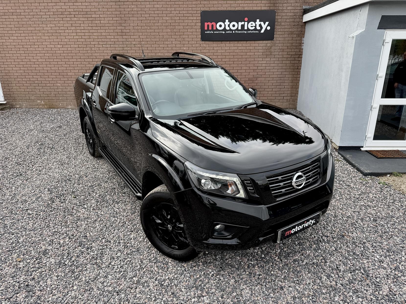 Nissan Navara 2.3 dCi N-Guard Pickup Double Cab 4dr Diesel Auto 4WD Euro 6 (190 ps)