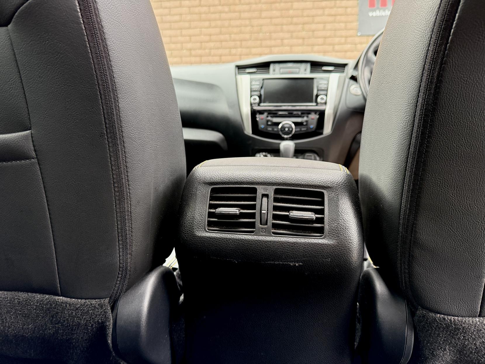 Nissan Navara 2.3 dCi N-Guard Pickup Double Cab 4dr Diesel Auto 4WD Euro 6 (190 ps)
