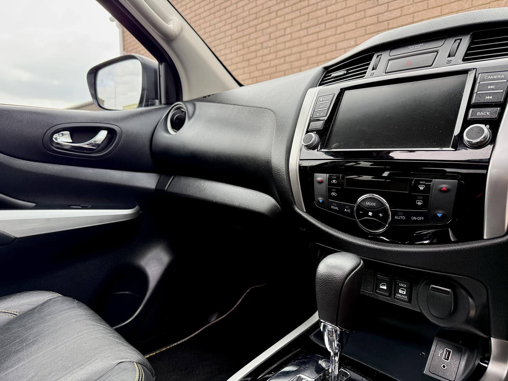 Nissan Navara 2.3 dCi N-Guard Pickup Double Cab 4dr Diesel Auto 4WD Euro 6 (190 ps)