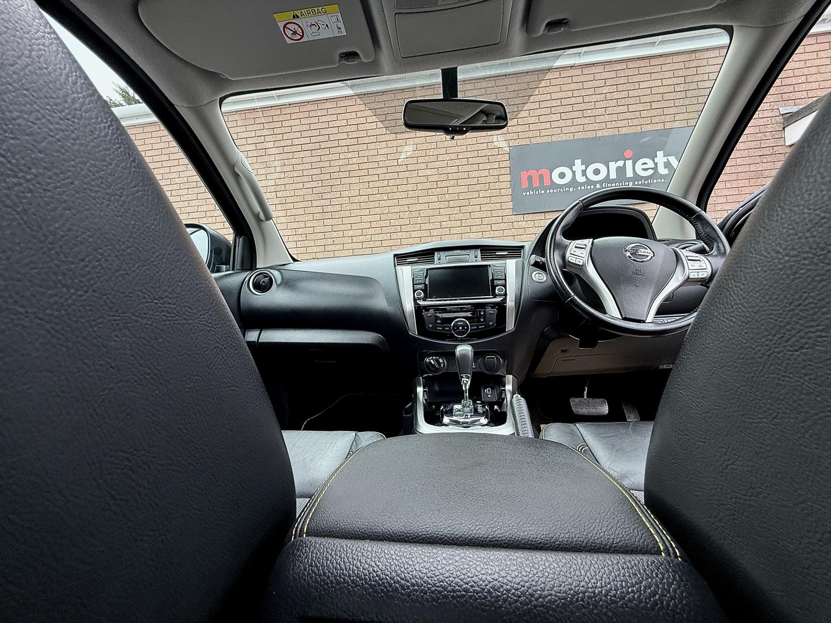 Nissan Navara 2.3 dCi N-Guard Pickup Double Cab 4dr Diesel Auto 4WD Euro 6 (190 ps)
