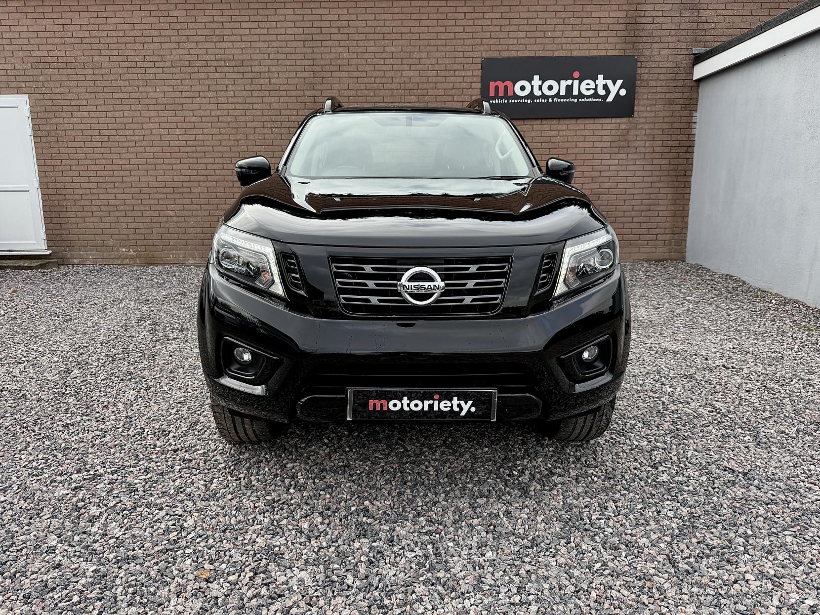 Nissan Navara 2.3 dCi N-Guard Pickup Double Cab 4dr Diesel Auto 4WD Euro 6 (190 ps)